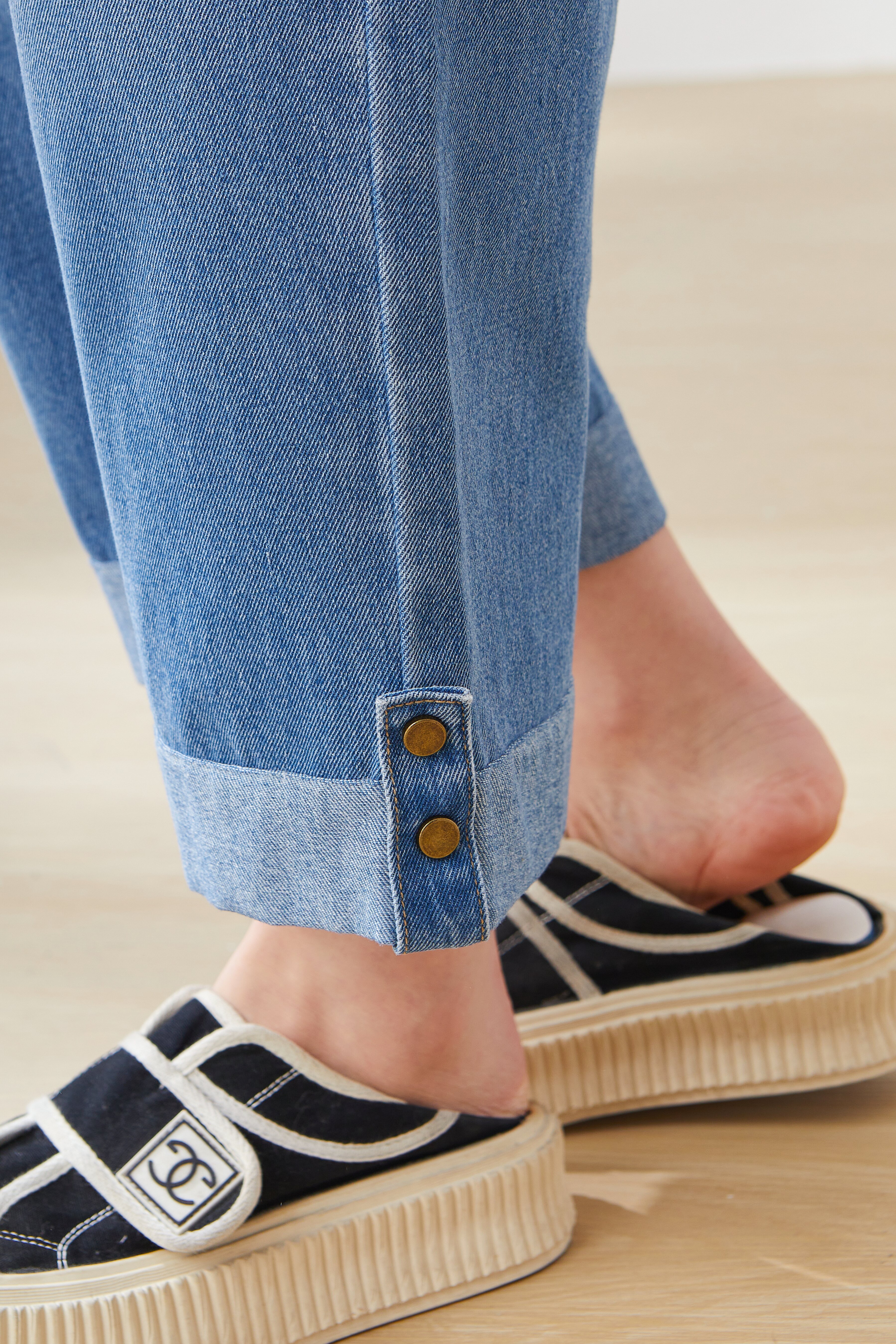 High Waist Slimming Cuffed Jeans EXK5002