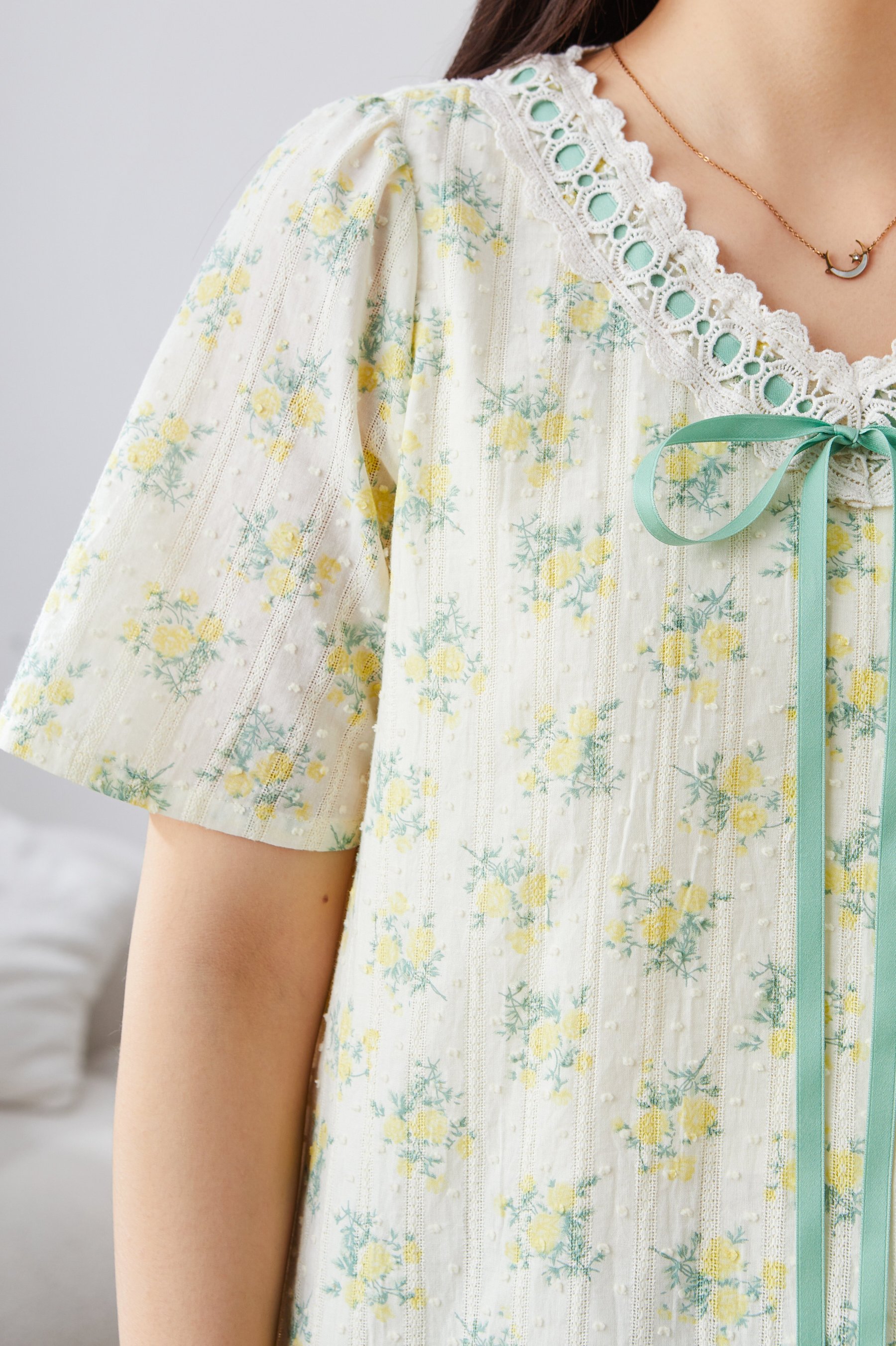 Lace Collar Floral Blouse EXA2981