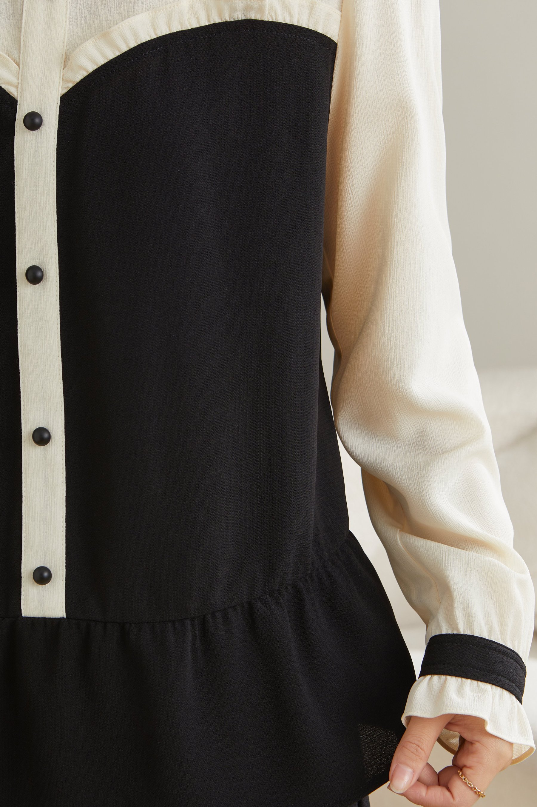 Fake Two-Piece Patchwork Ruffle Blouse ECA2381