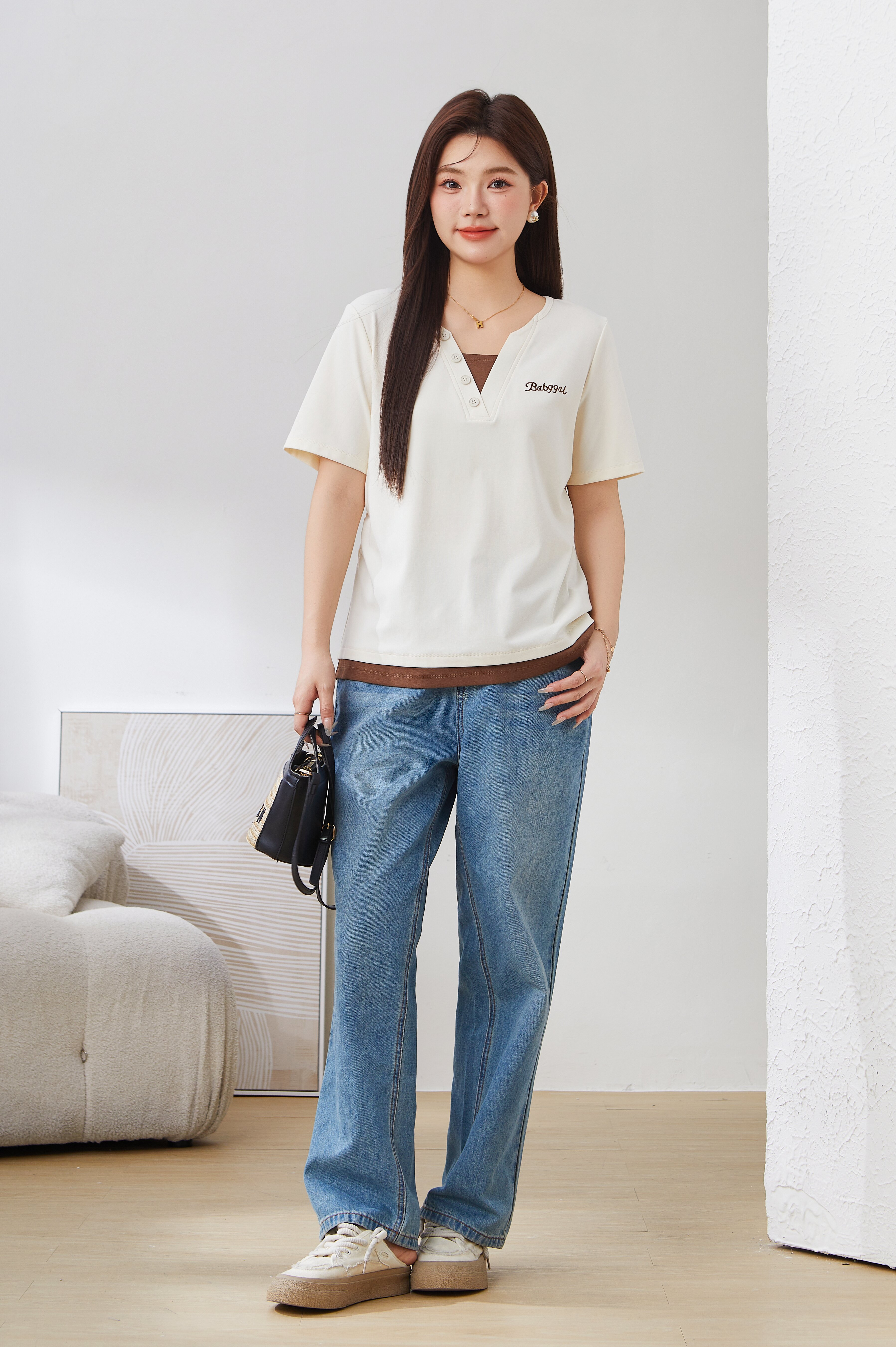 Fake Two-Piece Color-Block Slimming Embroidered Top EXZ2673