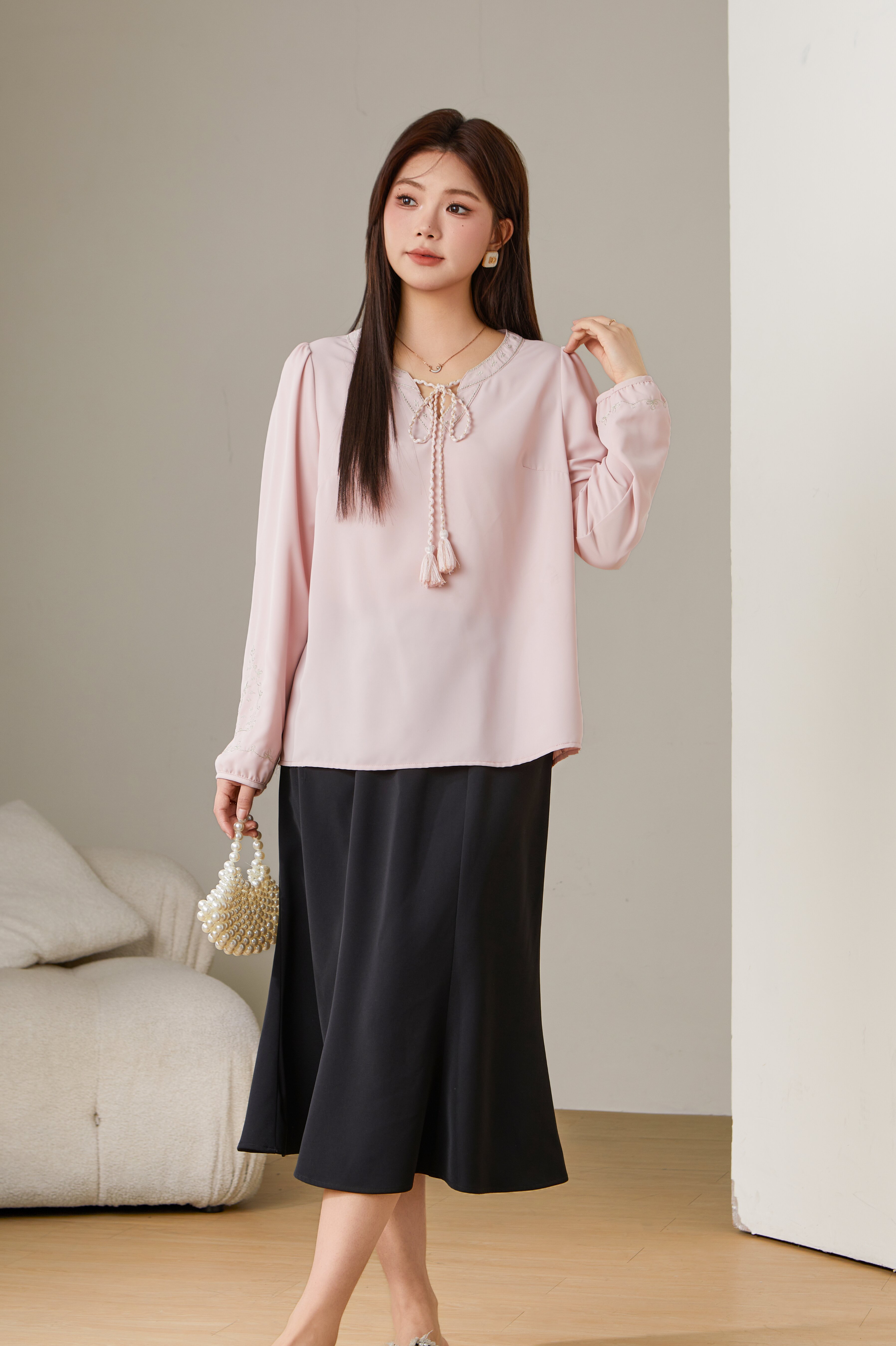 Embroidered V-neck Lantern Sleeve Blouse ECA2623