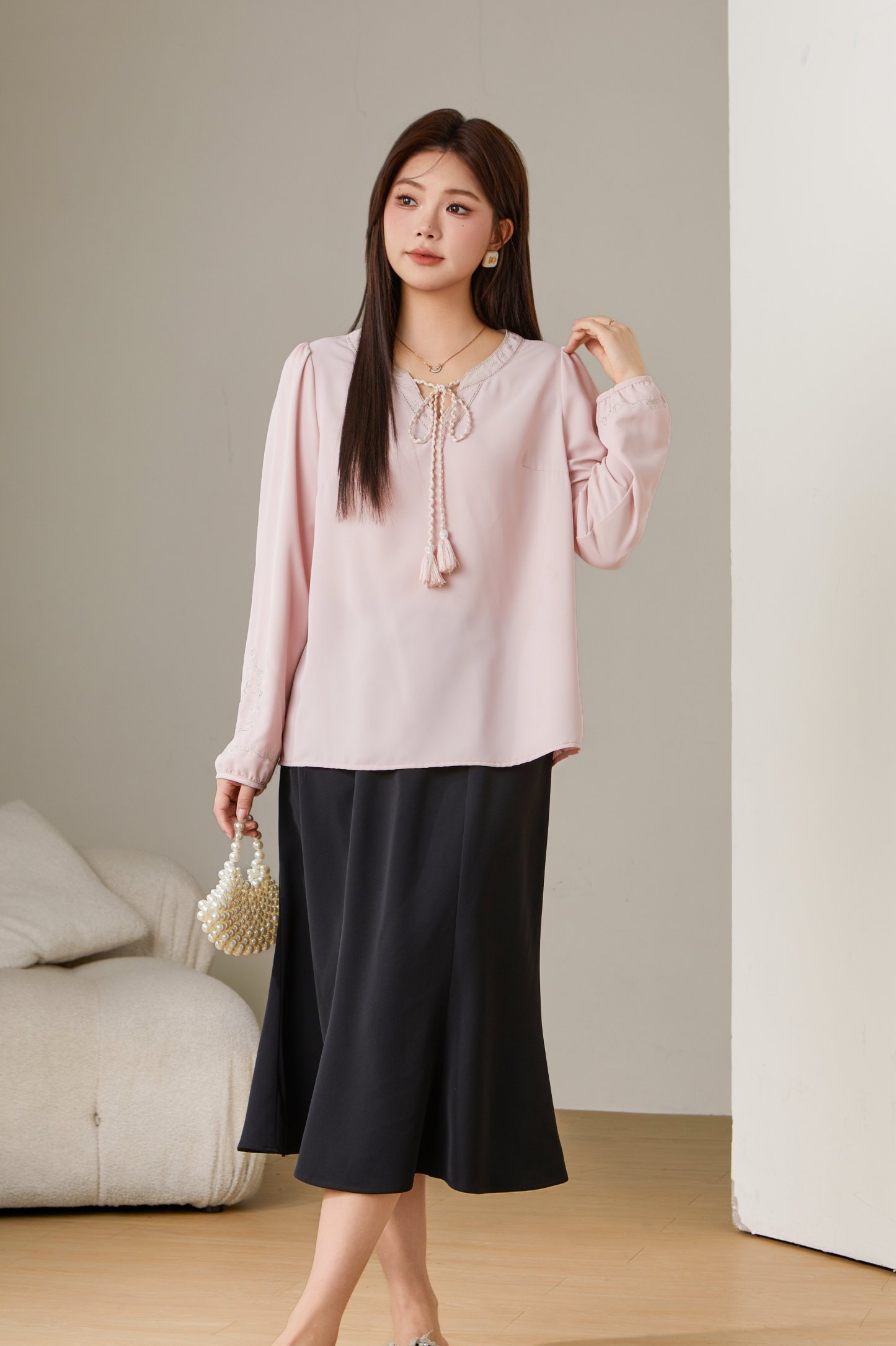Embroidered V-neck Lantern Sleeve Blouse ECA2623