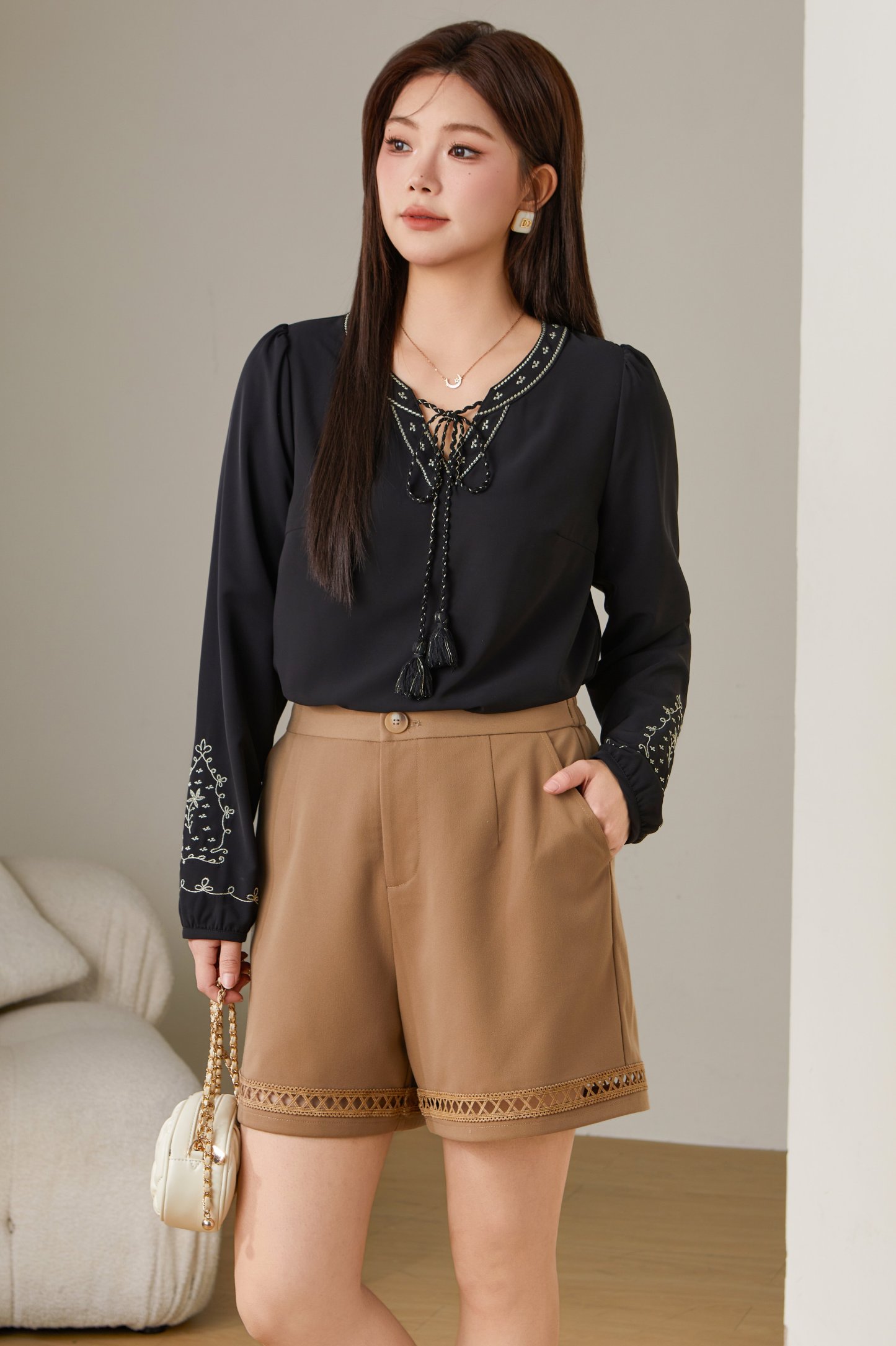 Embroidered V-neck Lantern Sleeve Blouse ECA2623