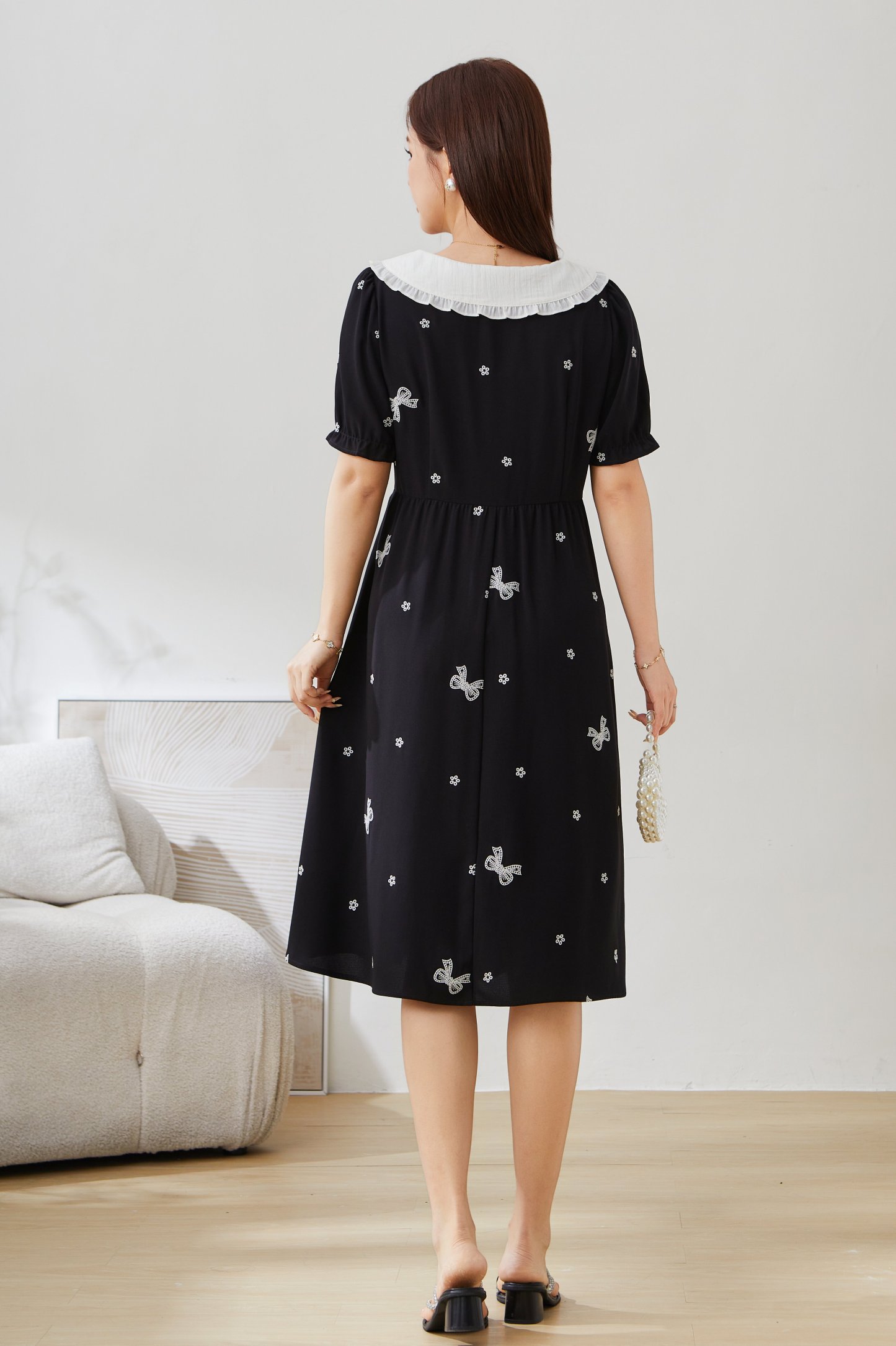 Contrast Color Doll Collar Embroidered Dress EXQ5387