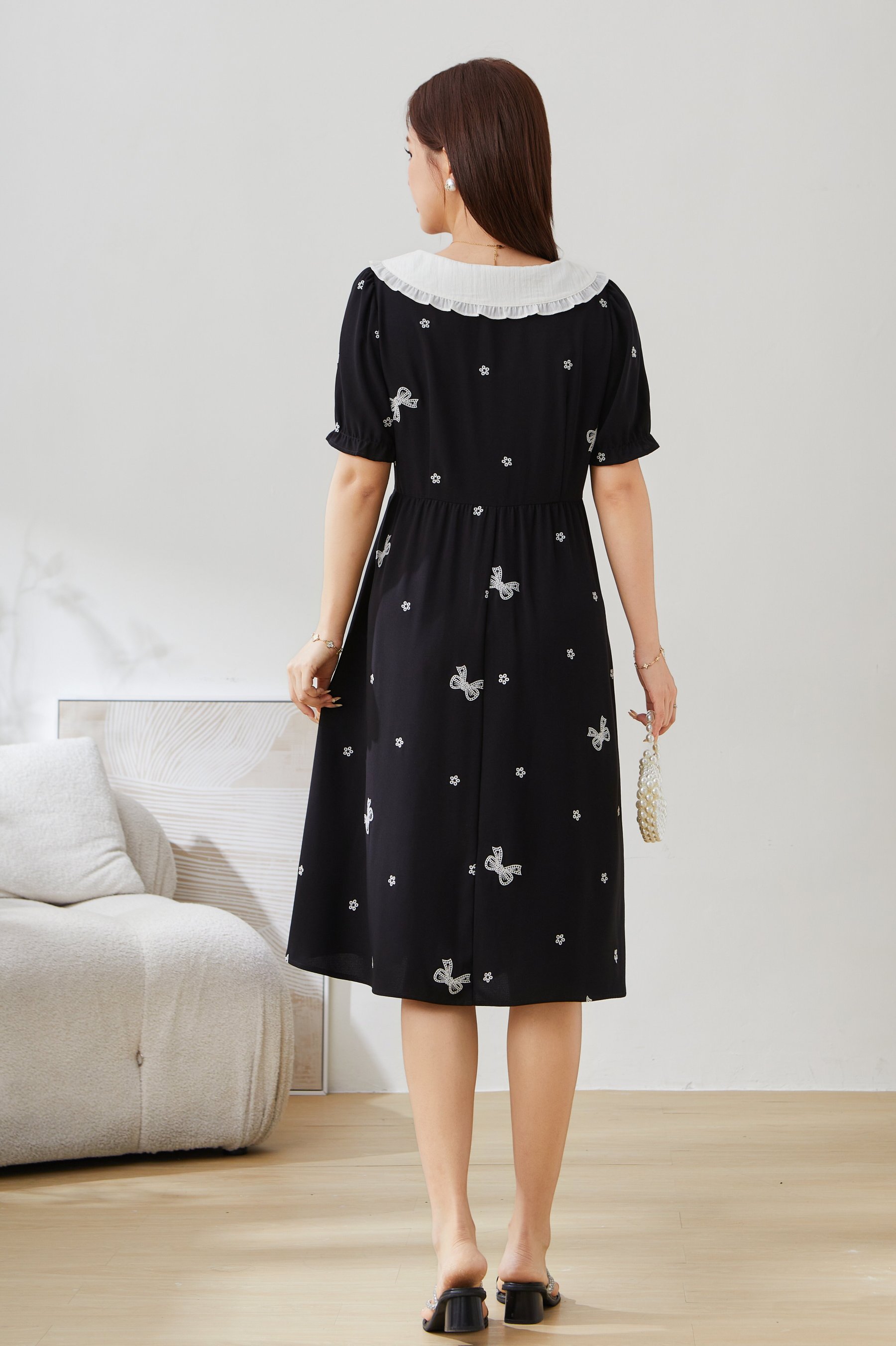 Contrast Color Doll Collar Embroidered Dress EXQ5387