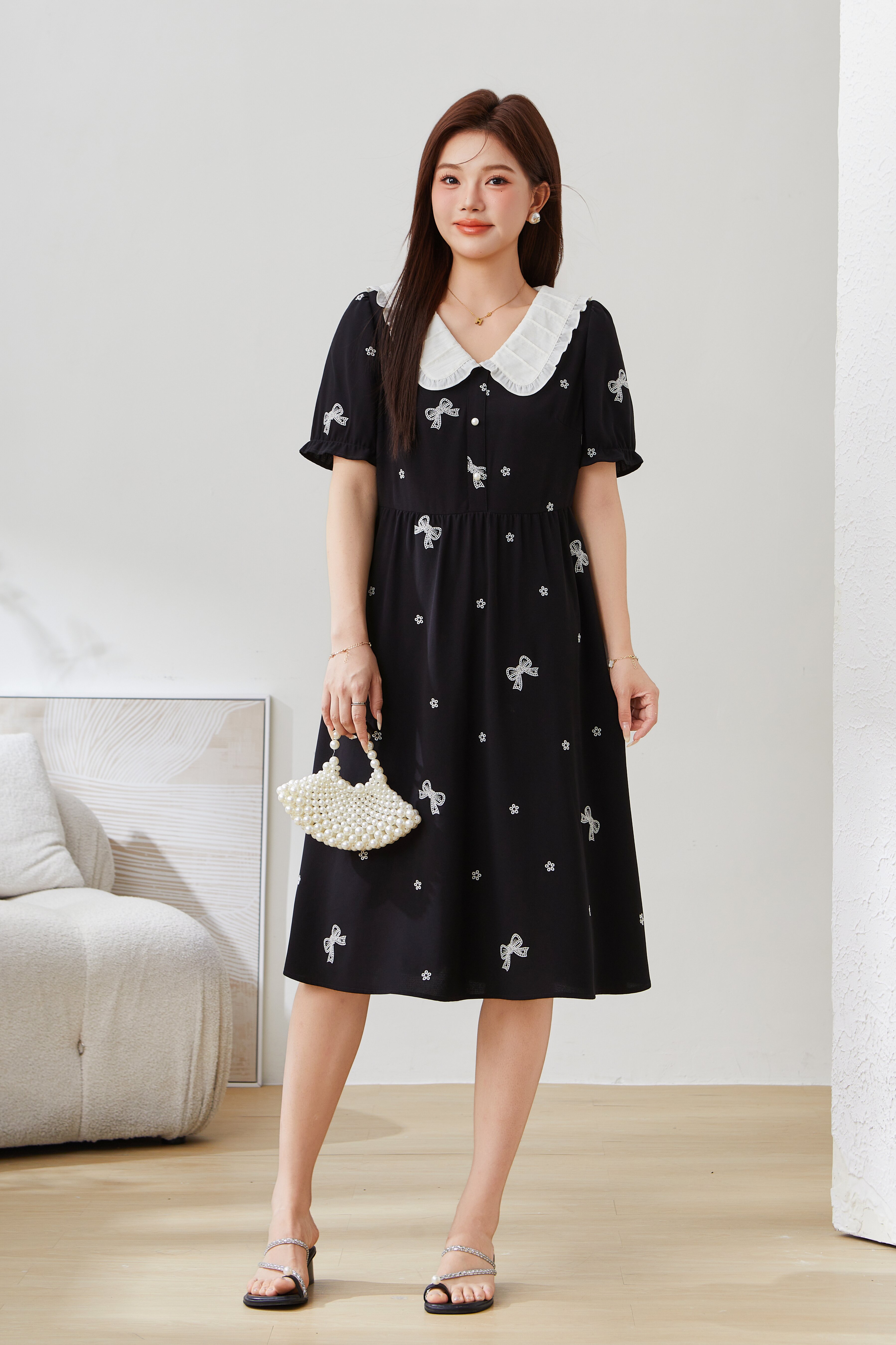 Contrast Color Doll Collar Embroidered Dress EXQ5387