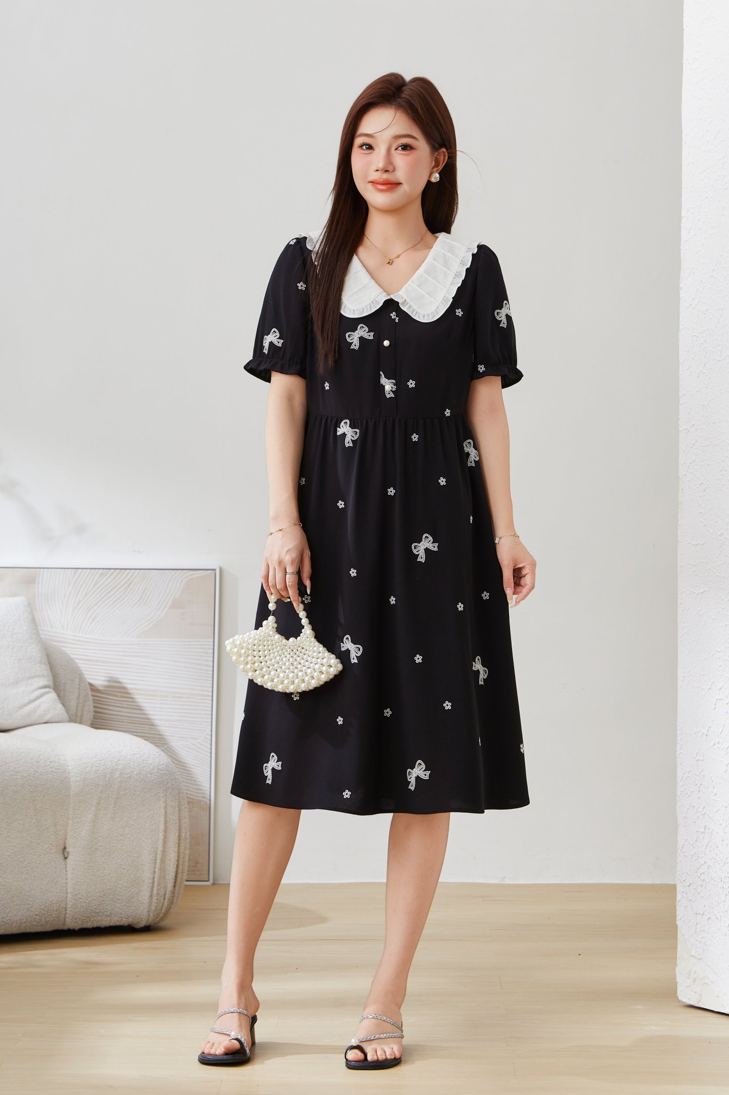 Contrast Color Doll Collar Embroidered Dress EXQ5387