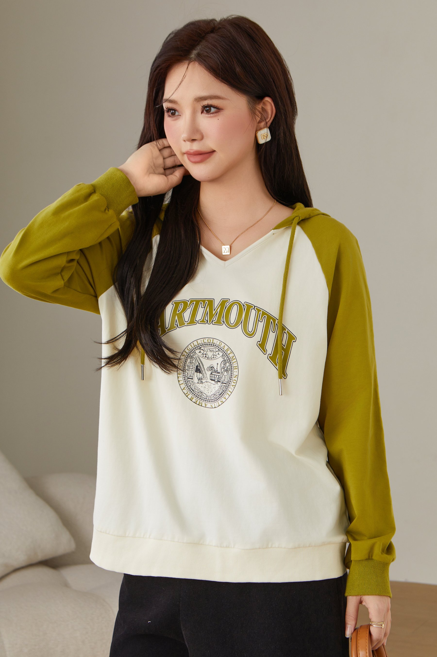 Color Block Raglan Letter Print Sweatshirt ECZ1235N