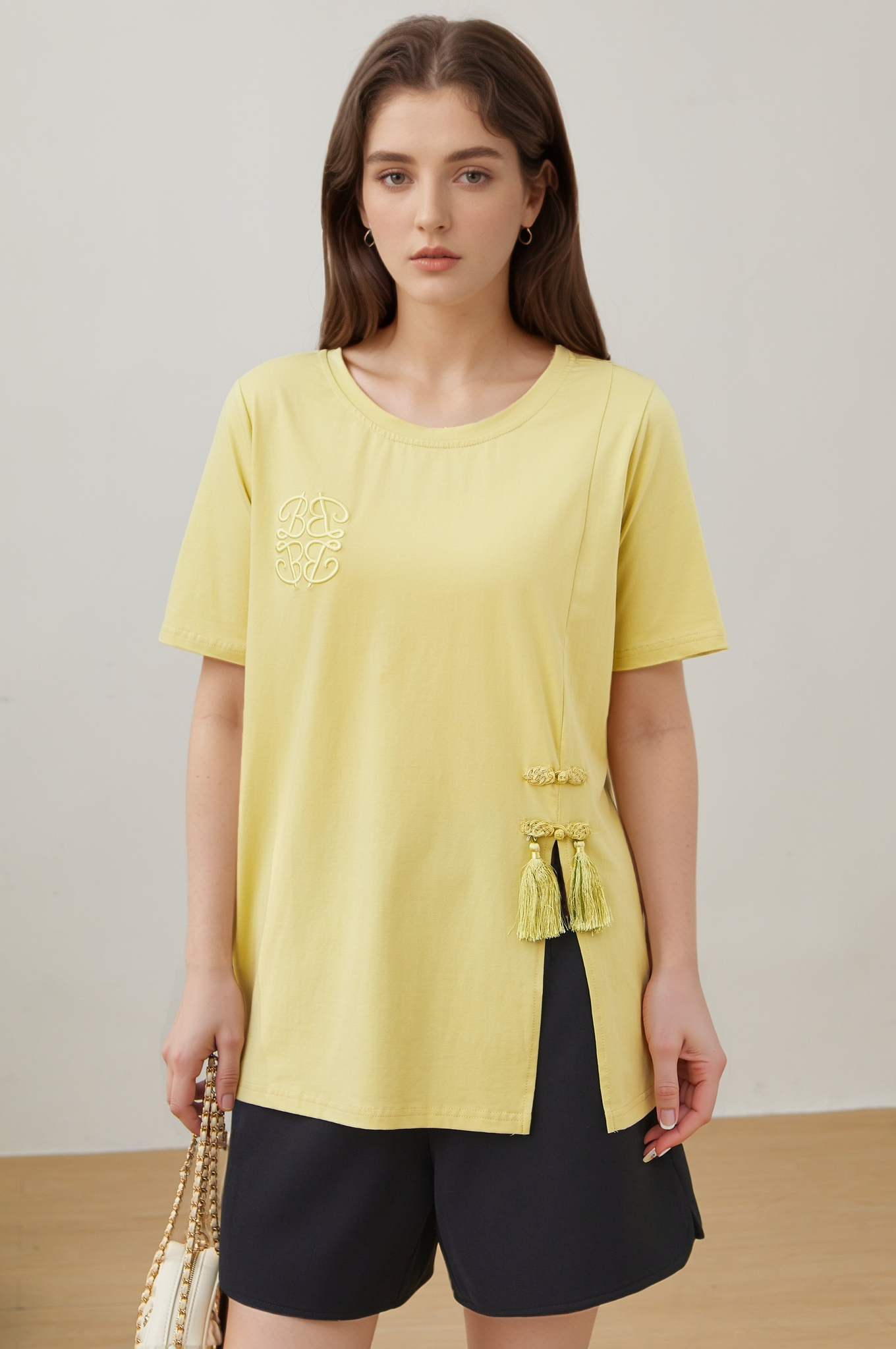 3D Embroidered Side Slit T-Shirt DXZ1361