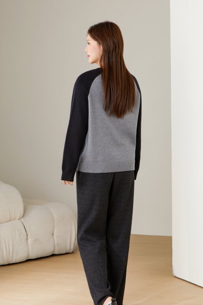 Embroidered towel sweater with contrasting shoulder sleeves DDMY2527