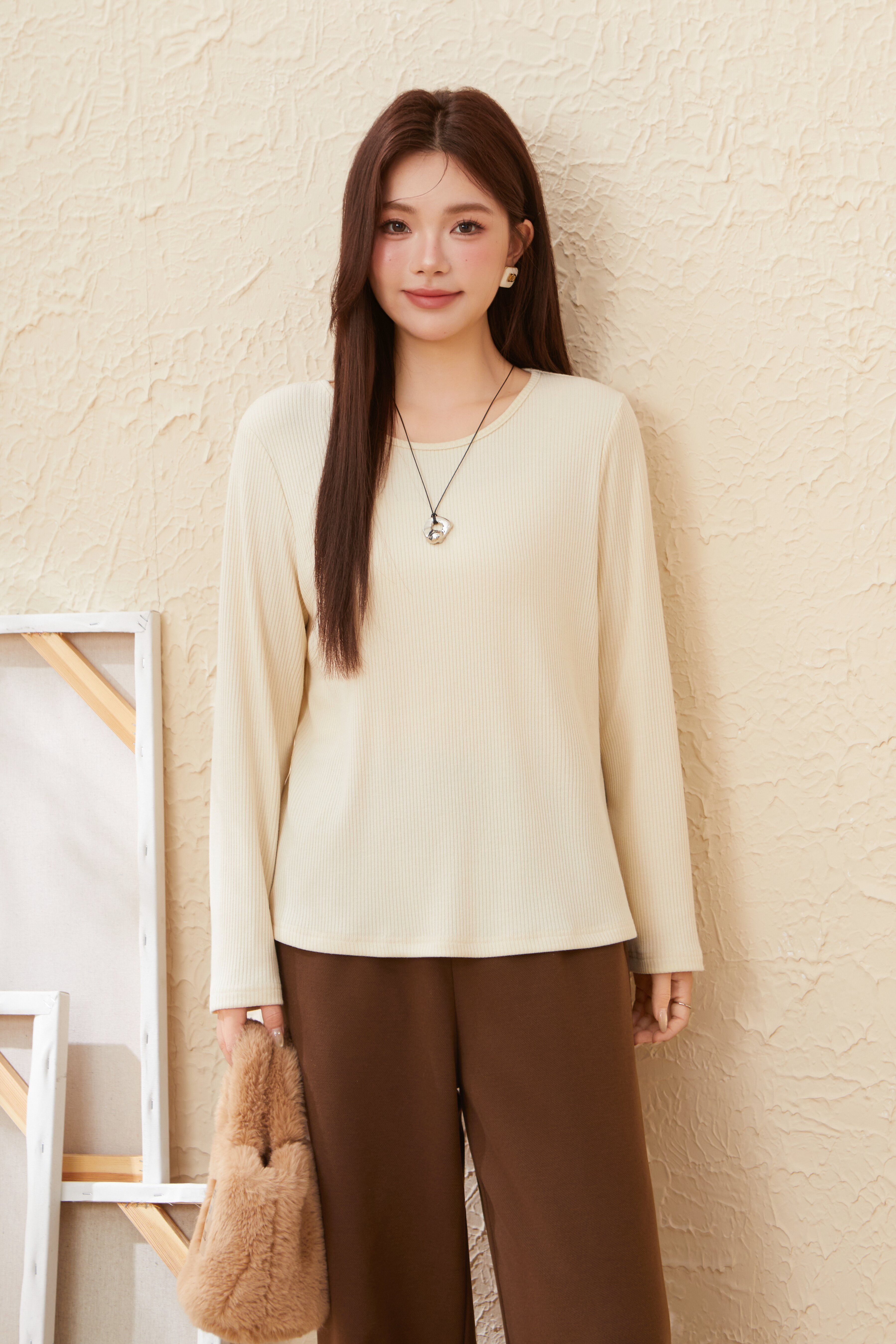 Small U-neck Knitted Ribbed T-shirt EDZ5850