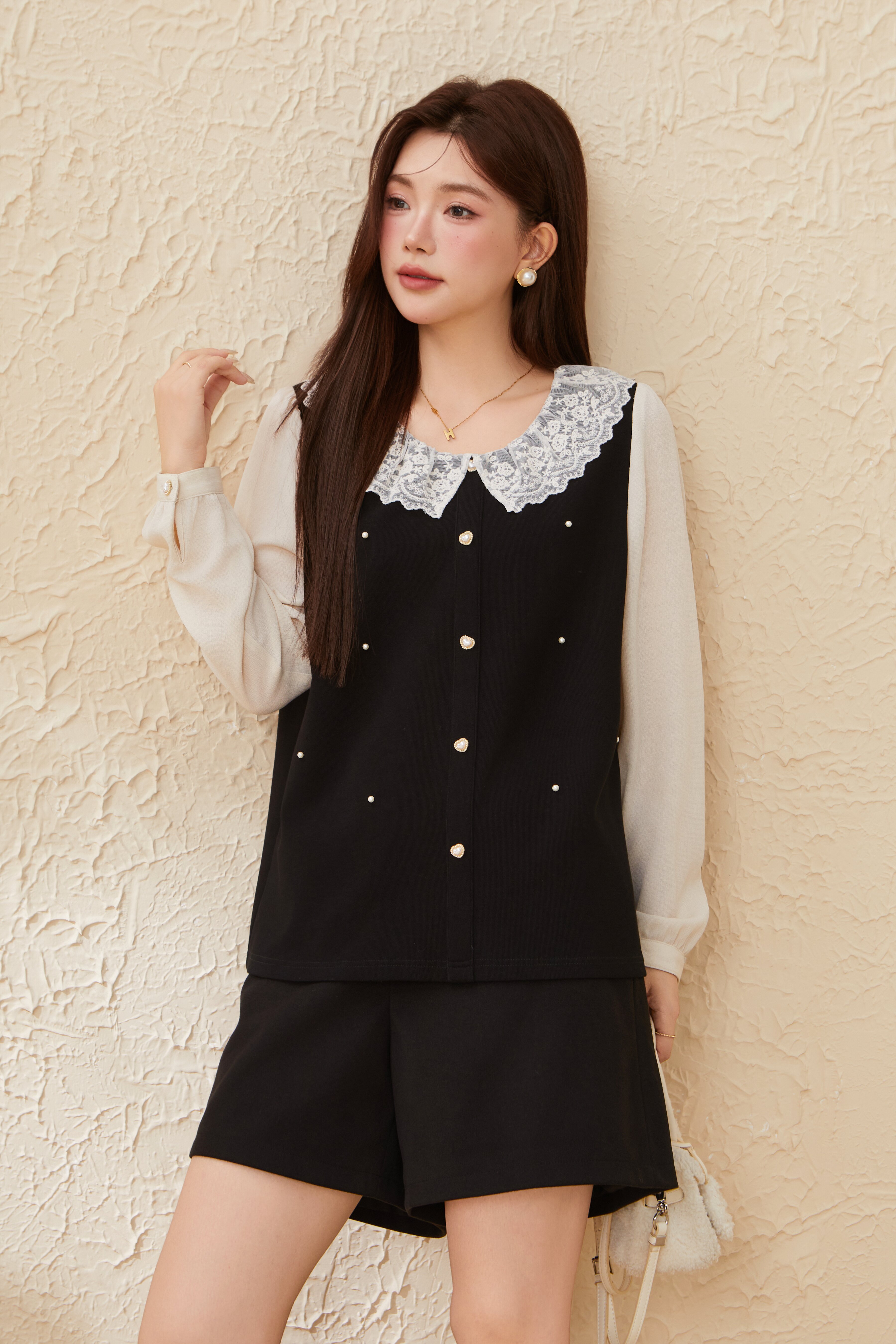 Spliced Round Neck Youthful Blouse EDA5839