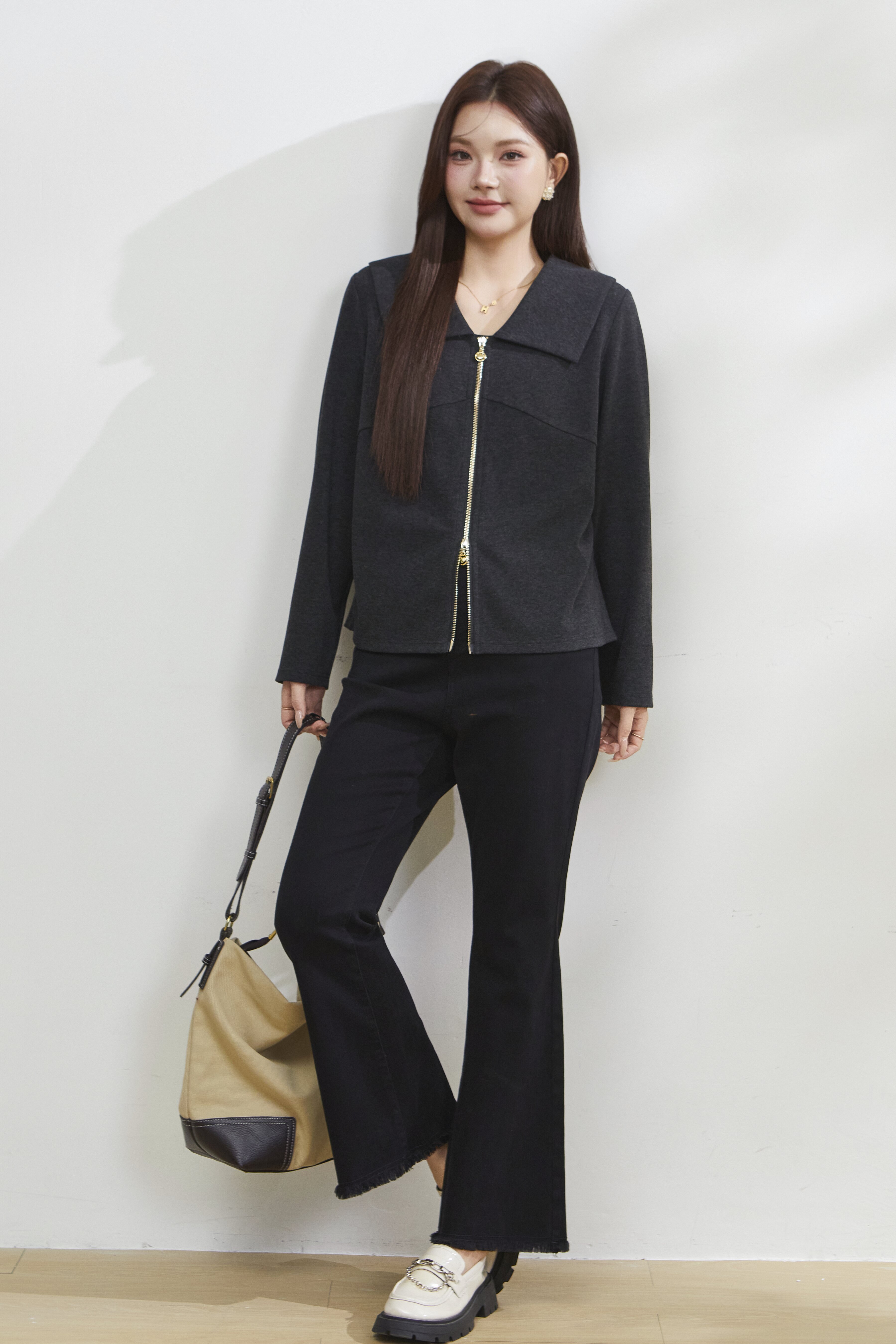 Large Collar Slim-Fit Waist-Cinching Top FCA6890