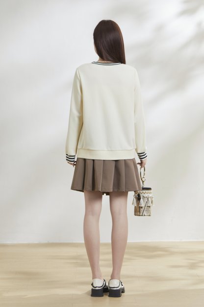 Two-tone round-neck heavy embroidery top FCZ6070