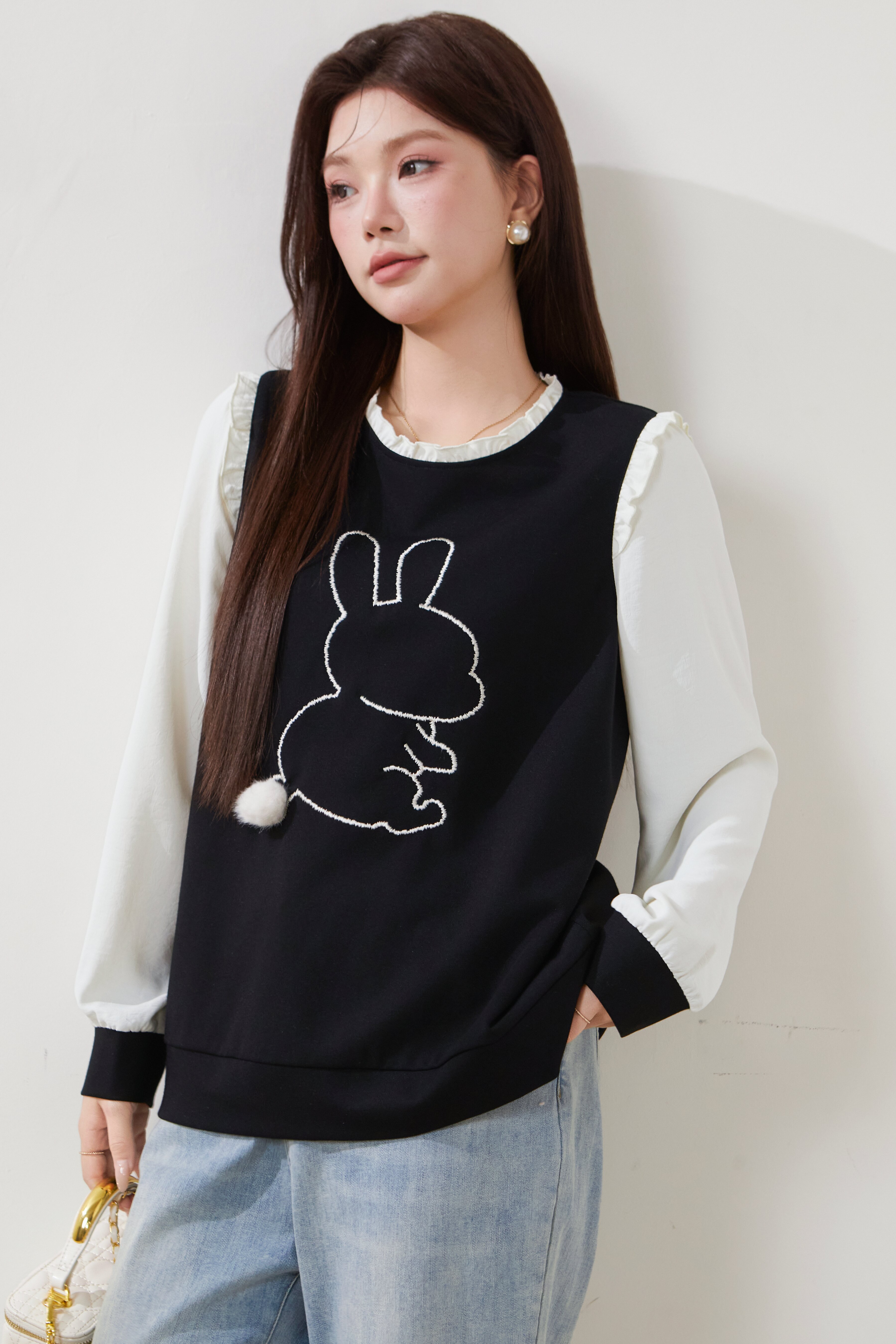 Round-neck faux two-piece color-block embroidered top FCA6936