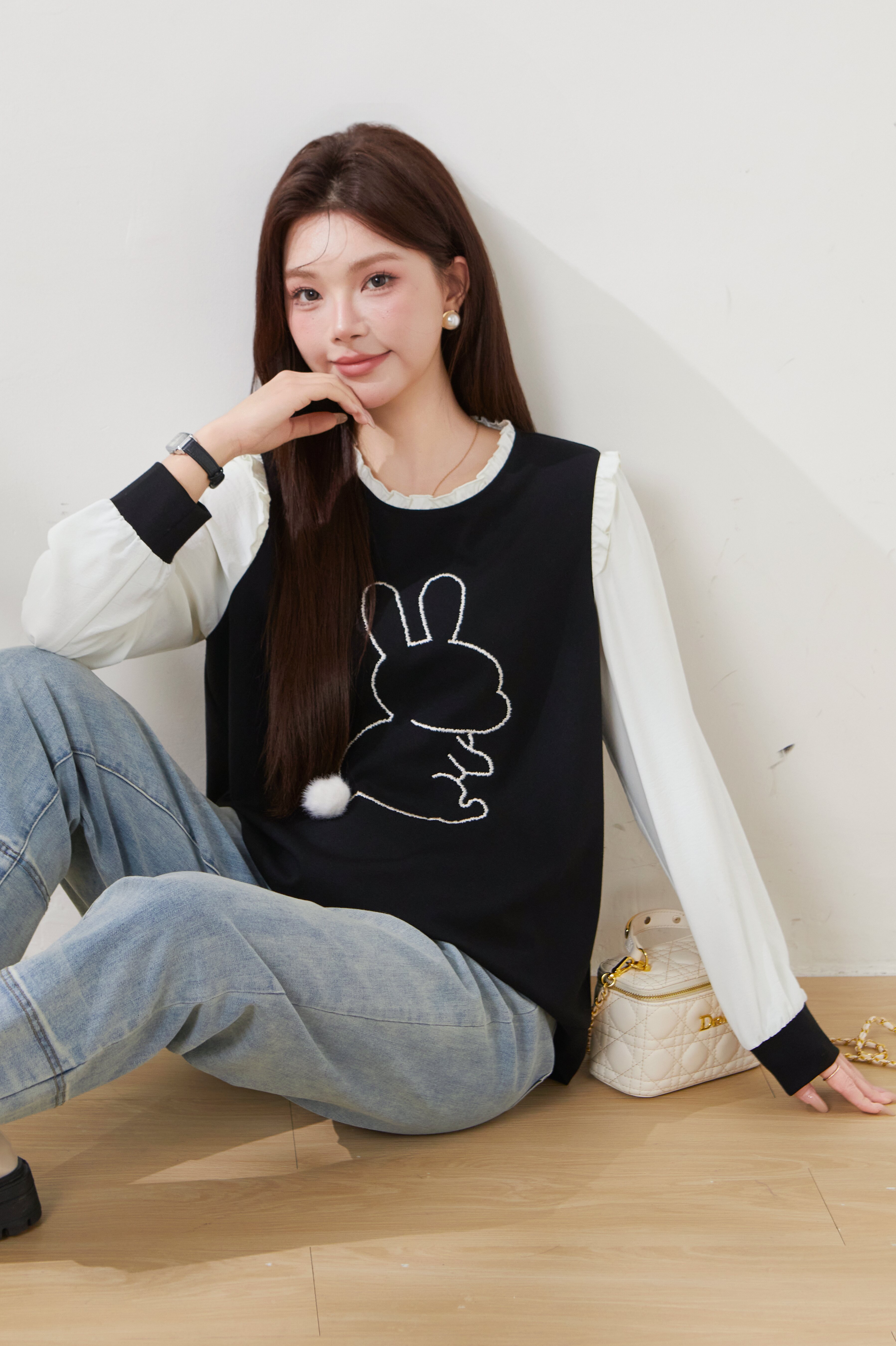 Round-neck faux two-piece color-block embroidered top FCA6936