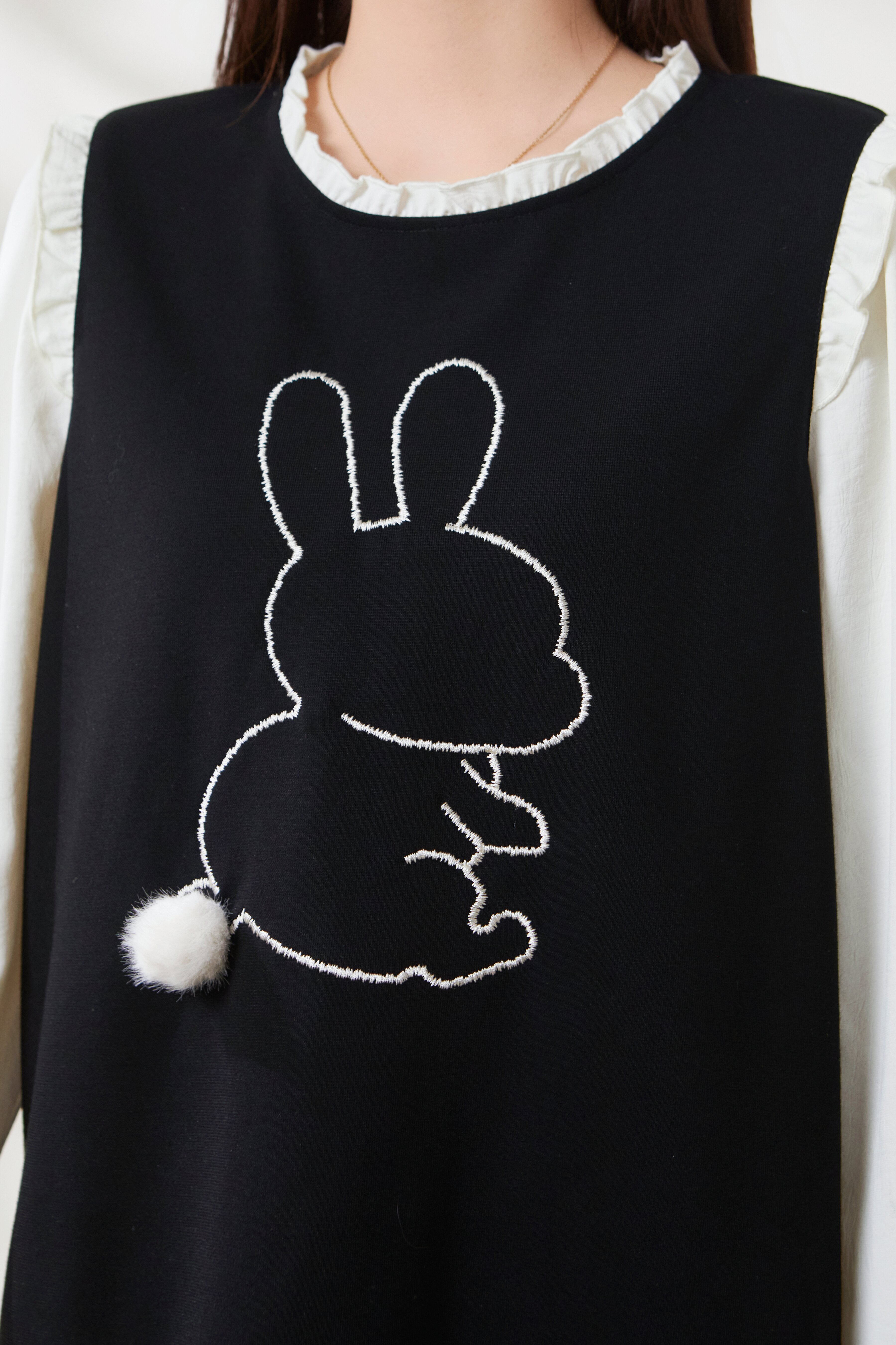 Round-neck faux two-piece color-block embroidered top FCA6936