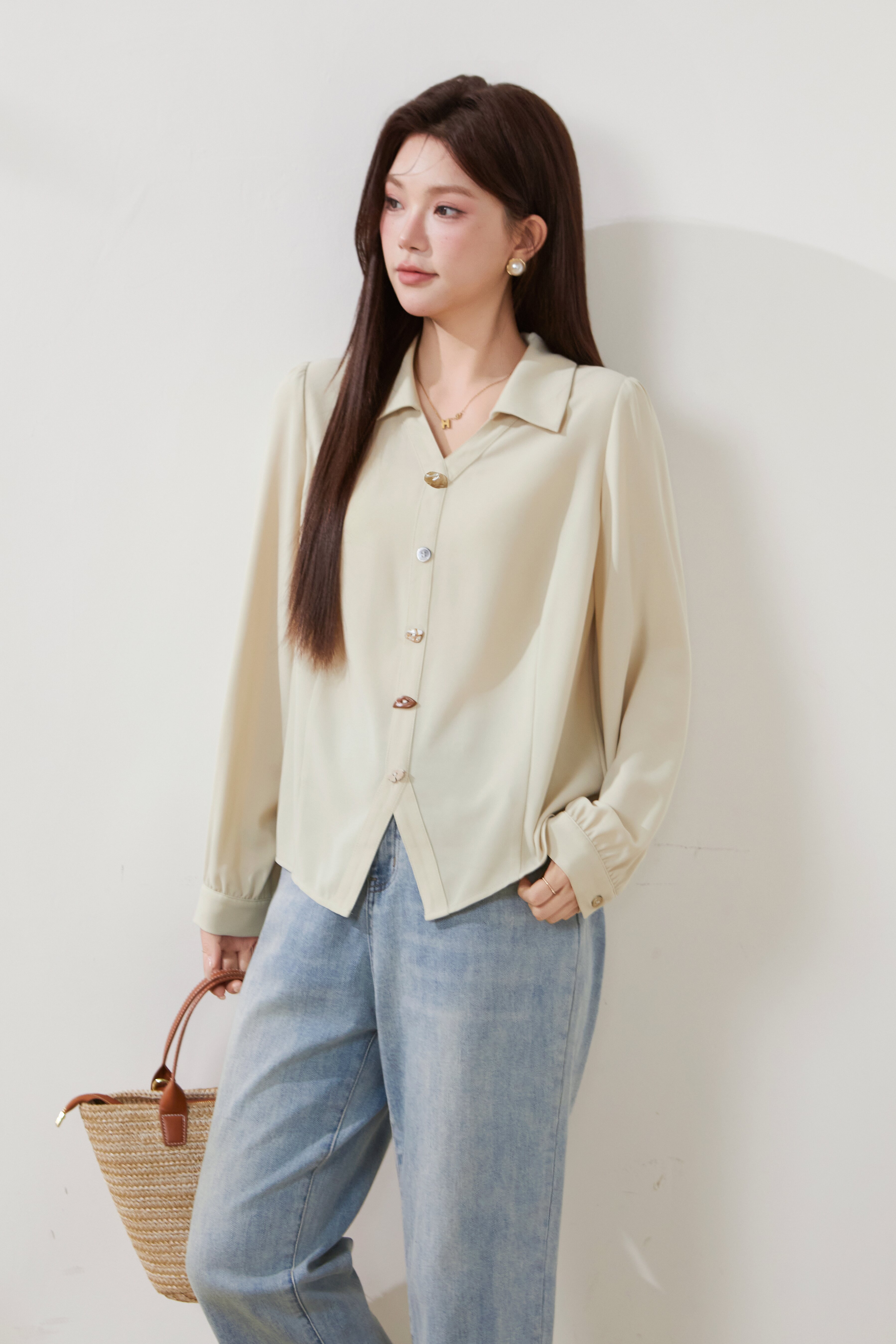 V-neck slim-fit top with unique buckle FCA6953