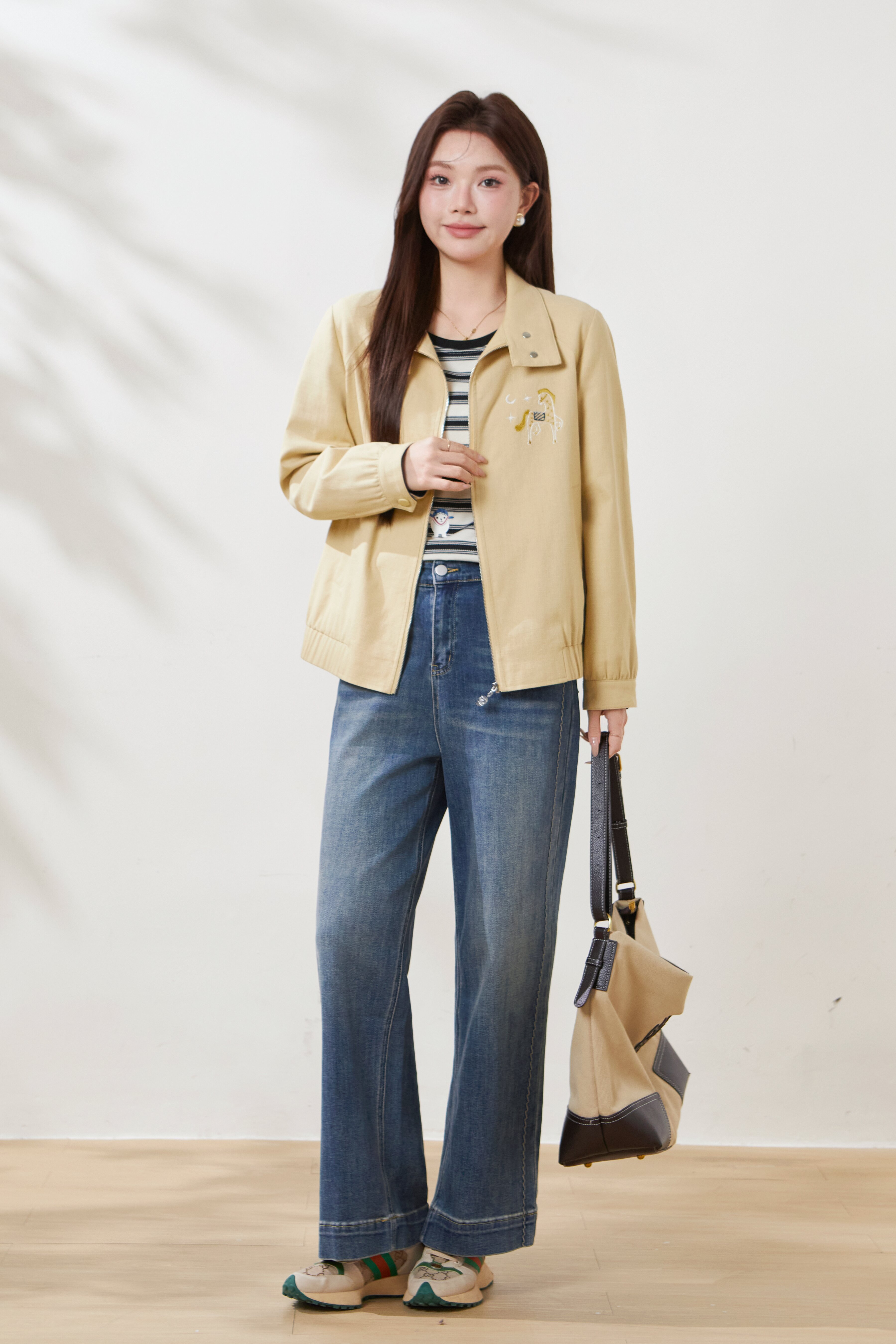 Two-tone embroidered baseball-style light jacket FCW7010