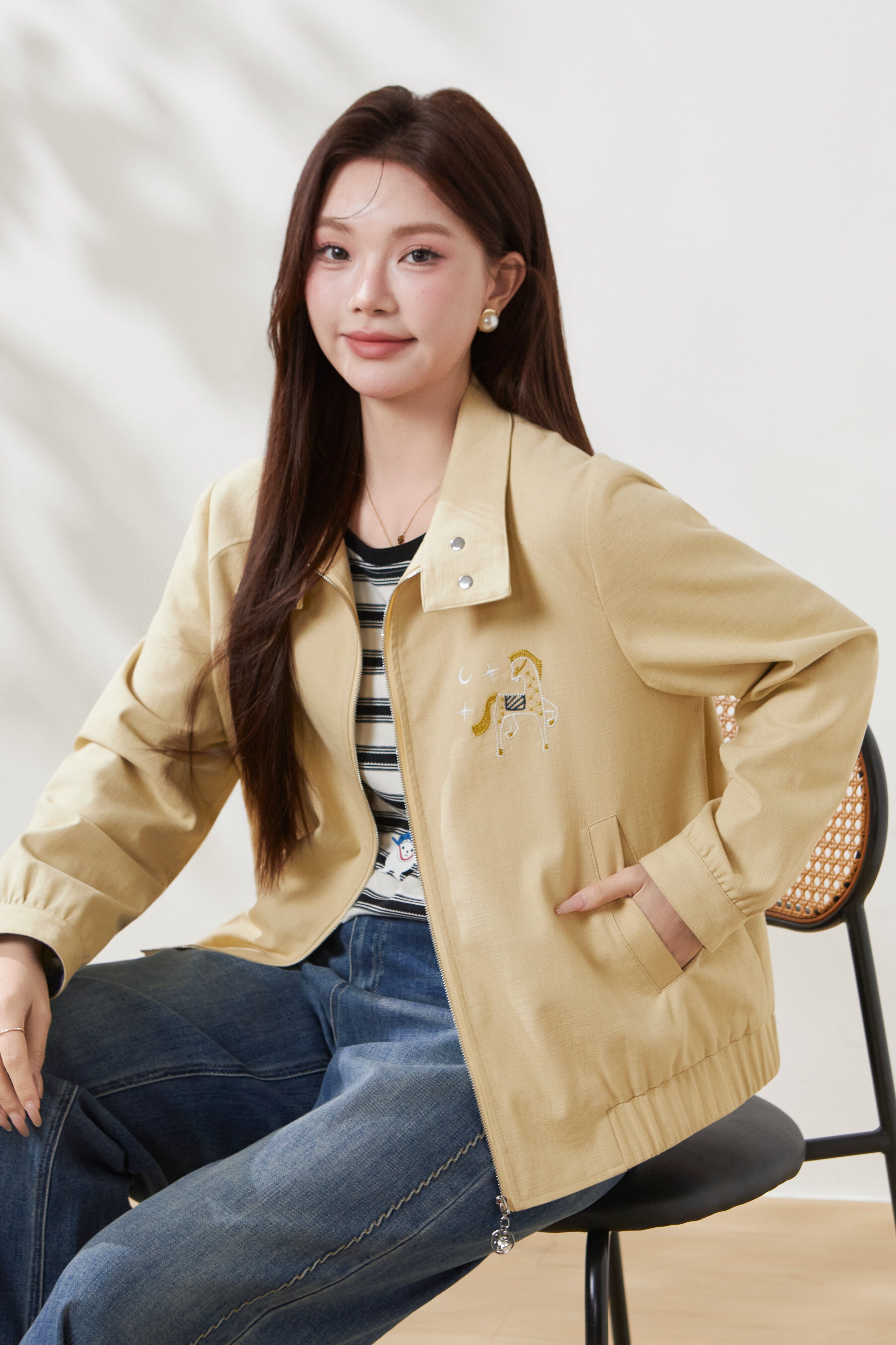 Two-tone embroidered baseball-style light jacket FCW7010