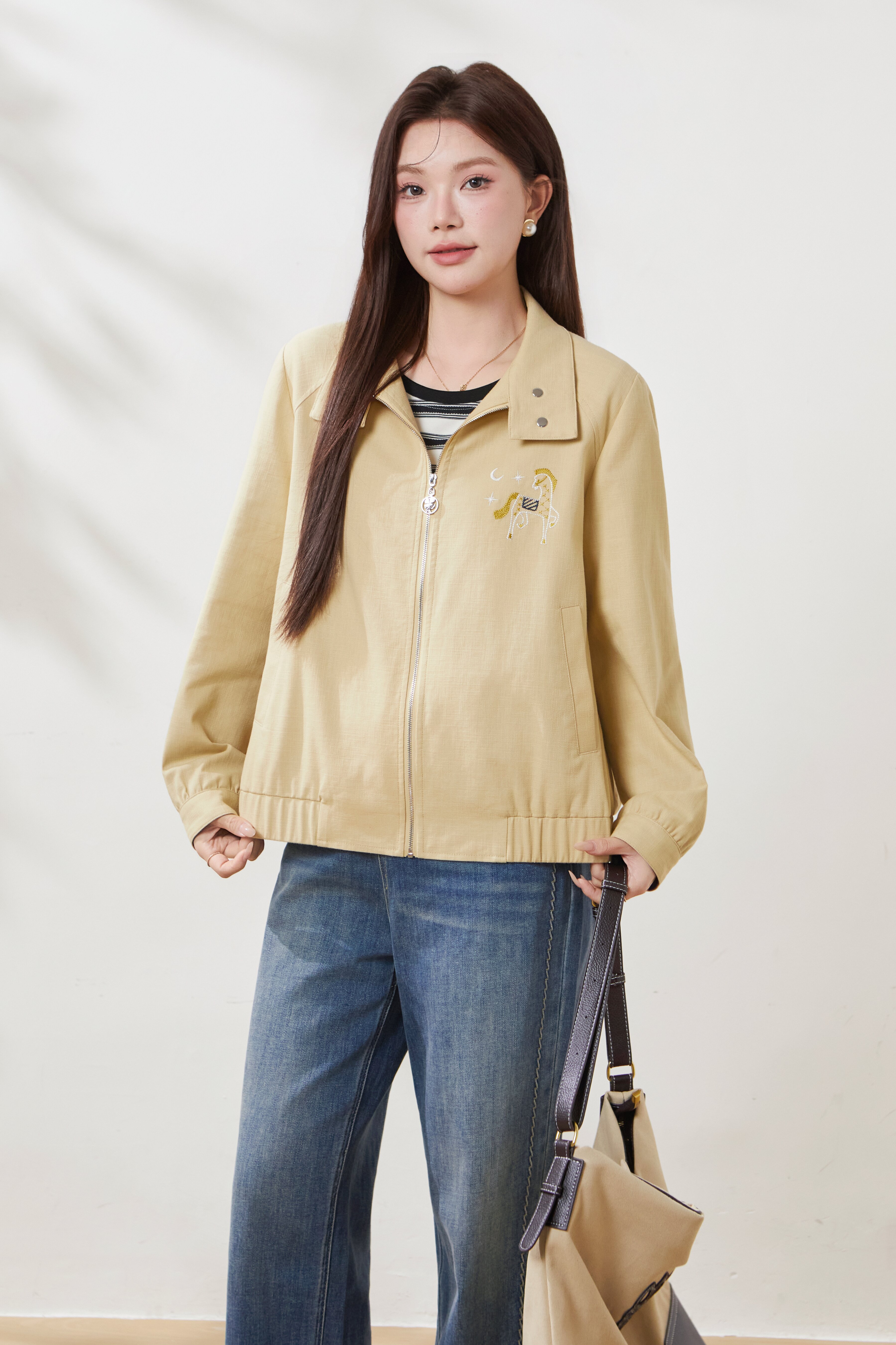 Two-tone embroidered baseball-style light jacket FCW7010