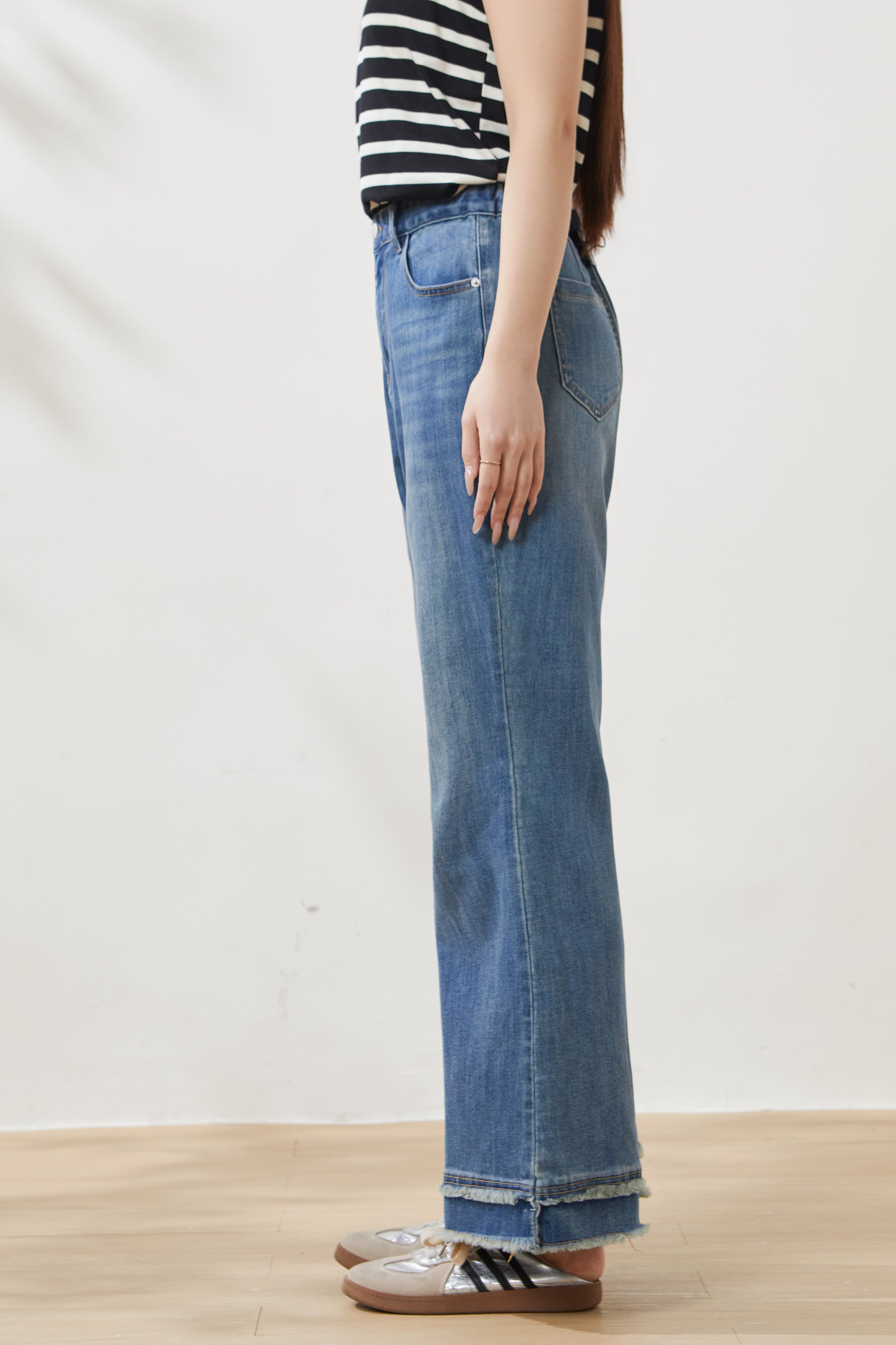 High-waisted flared jeans with frayed hem FCK6960
