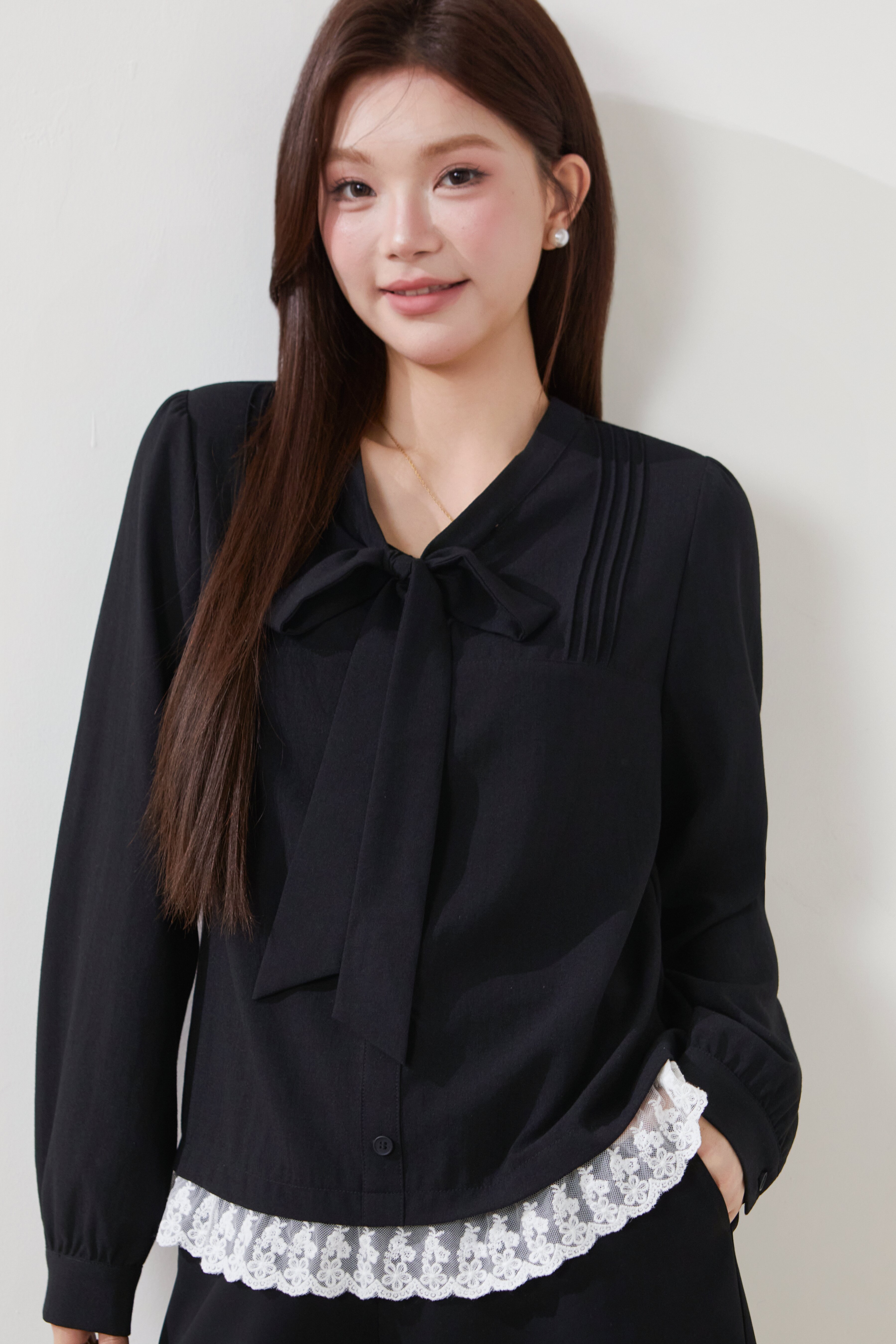 Lace-up lace-trim blouse FCA6863