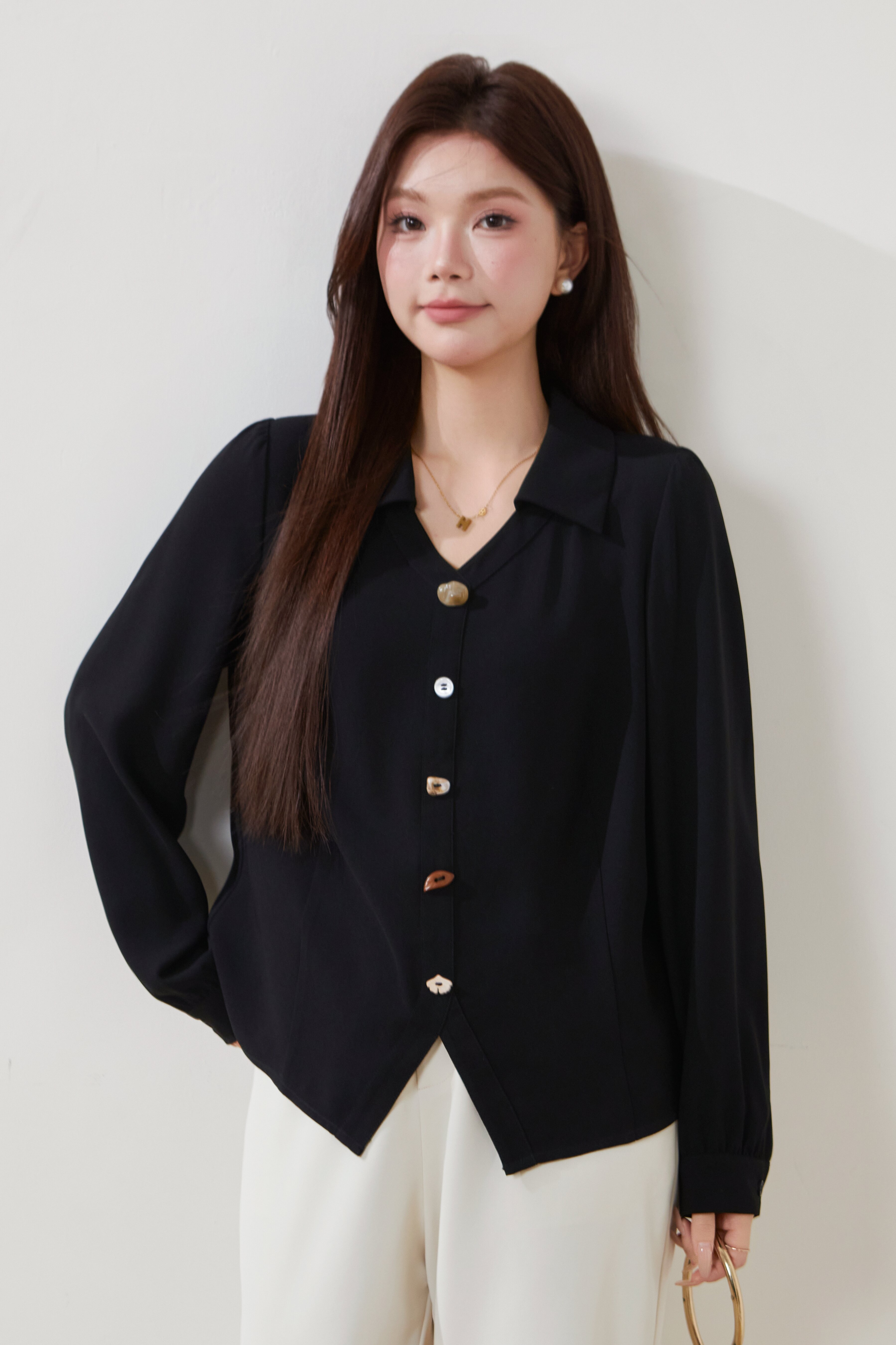 V-neck slim-fit top with unique buckle FCA6953