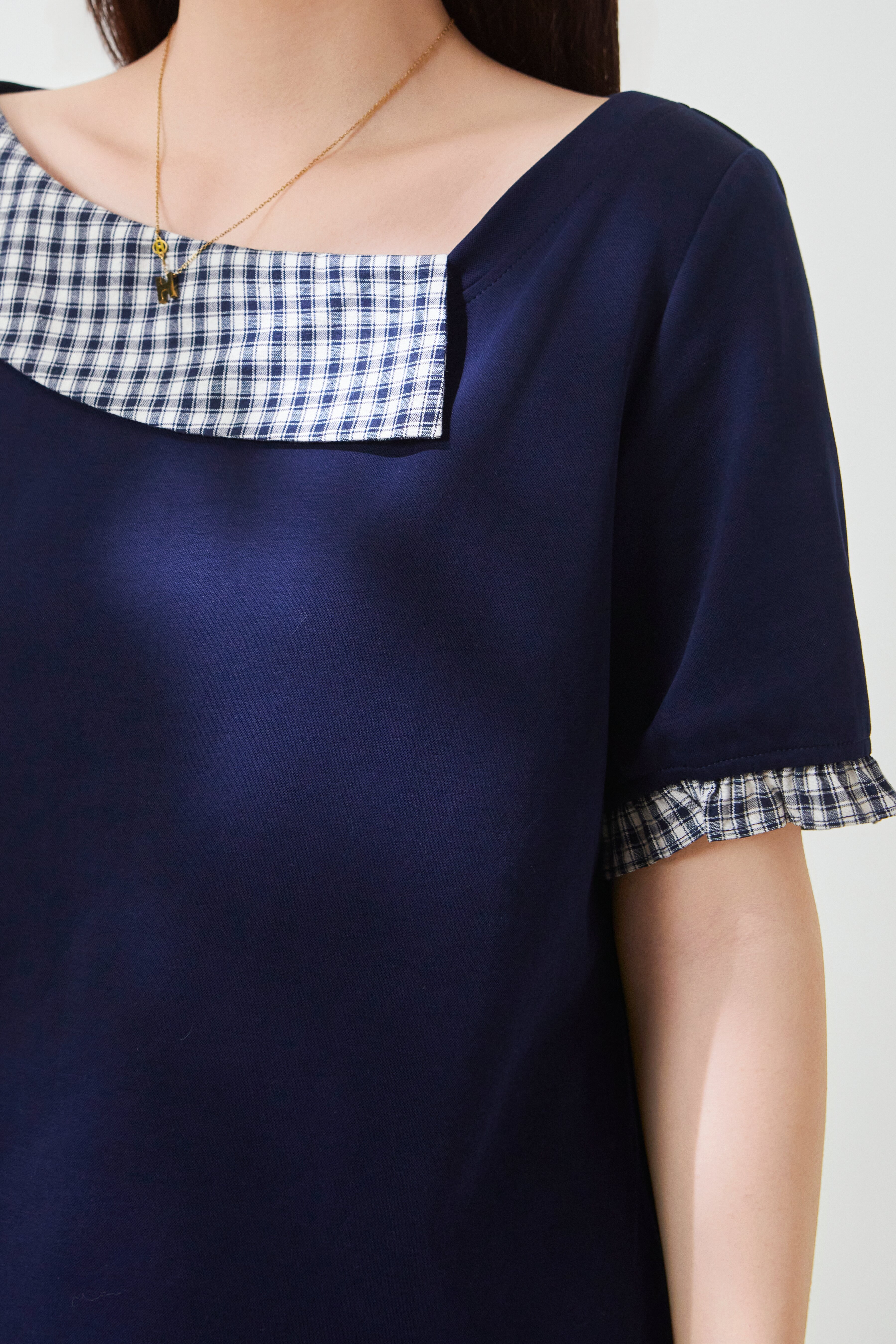 Asymmetrical plaid patchwork off-shoulder T-shirt FXZ7017