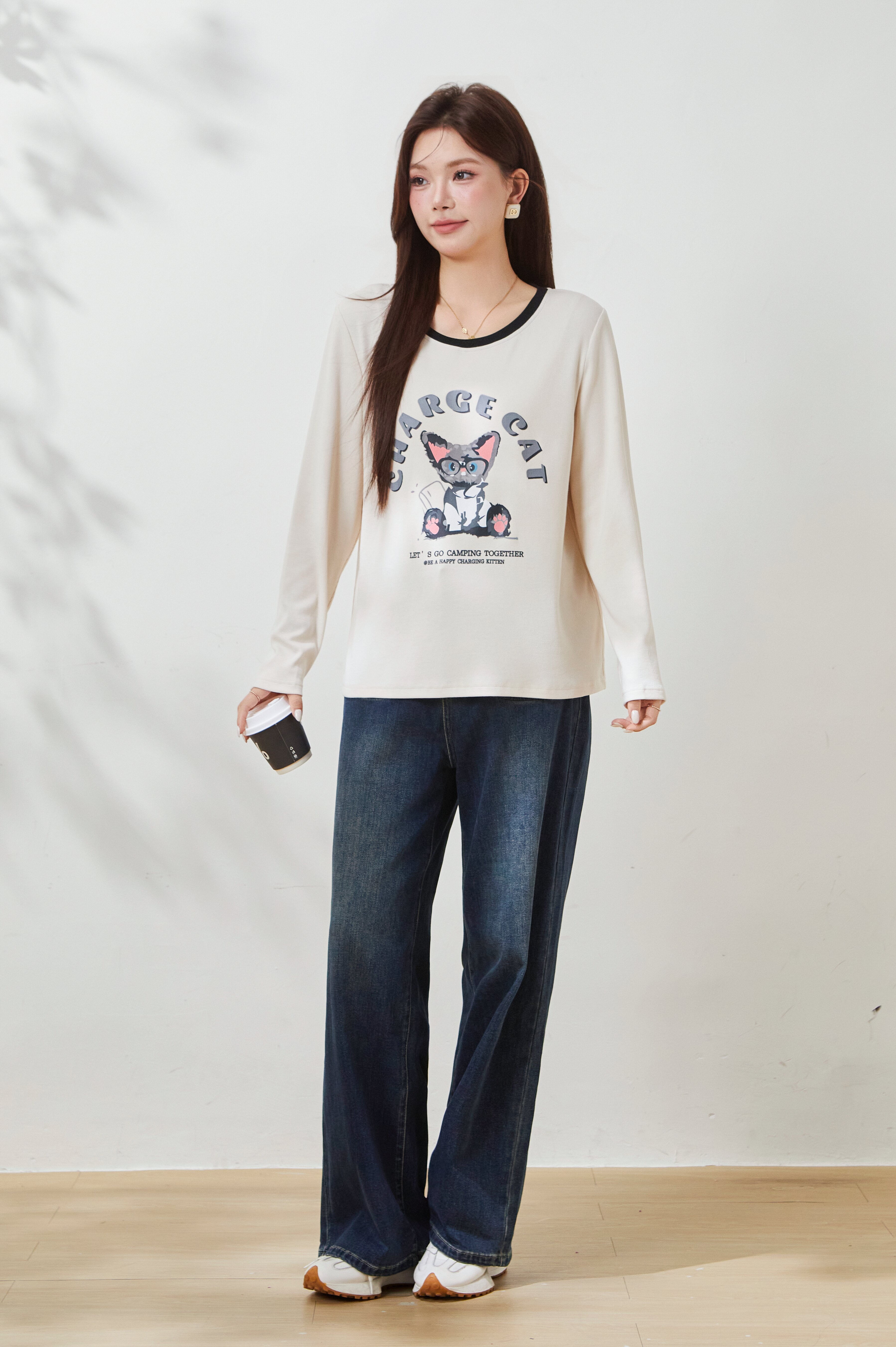 Round-neck color-block cat print top FCZ7082