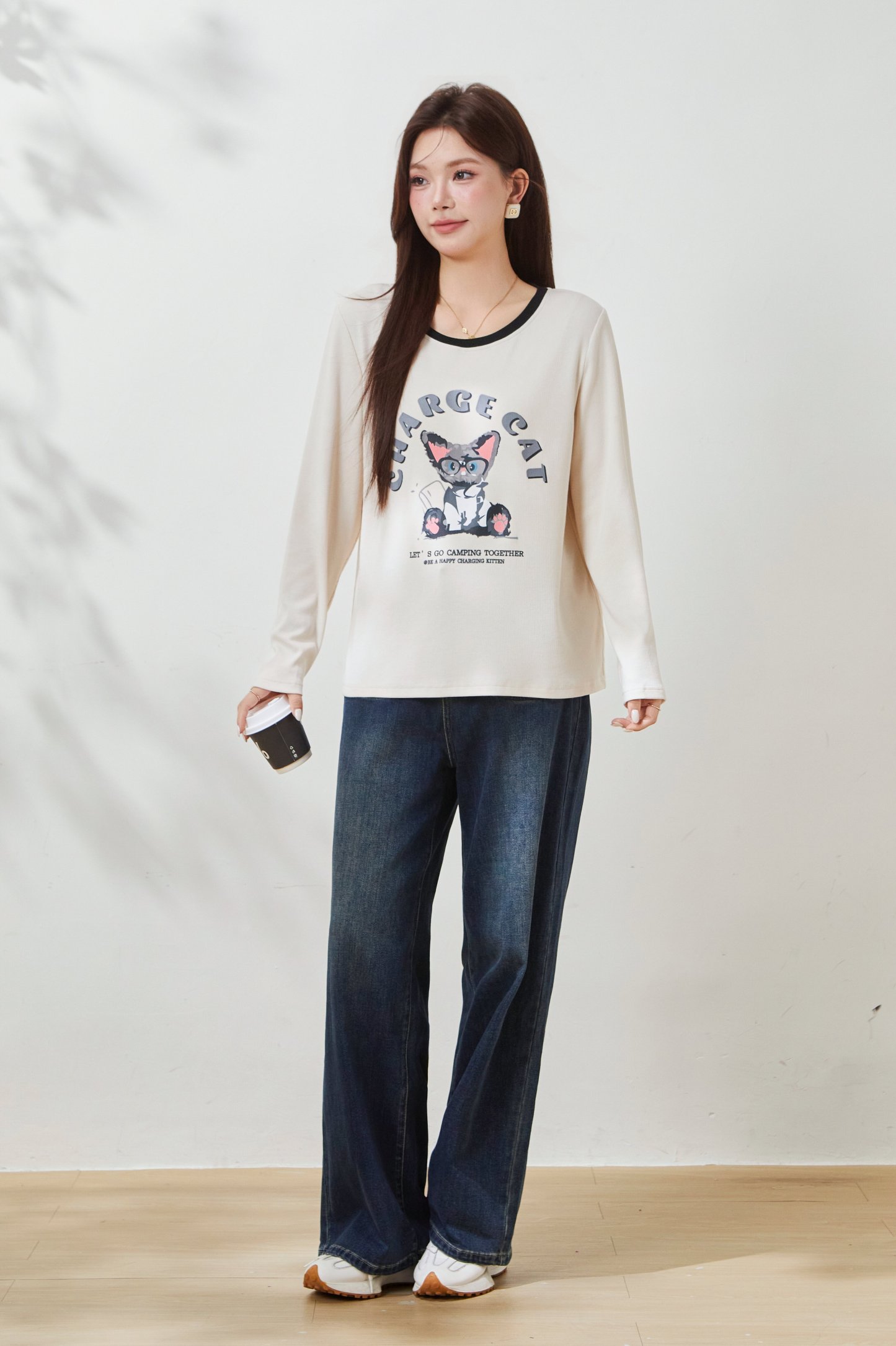 Round-neck color-block cat print top FCZ7082