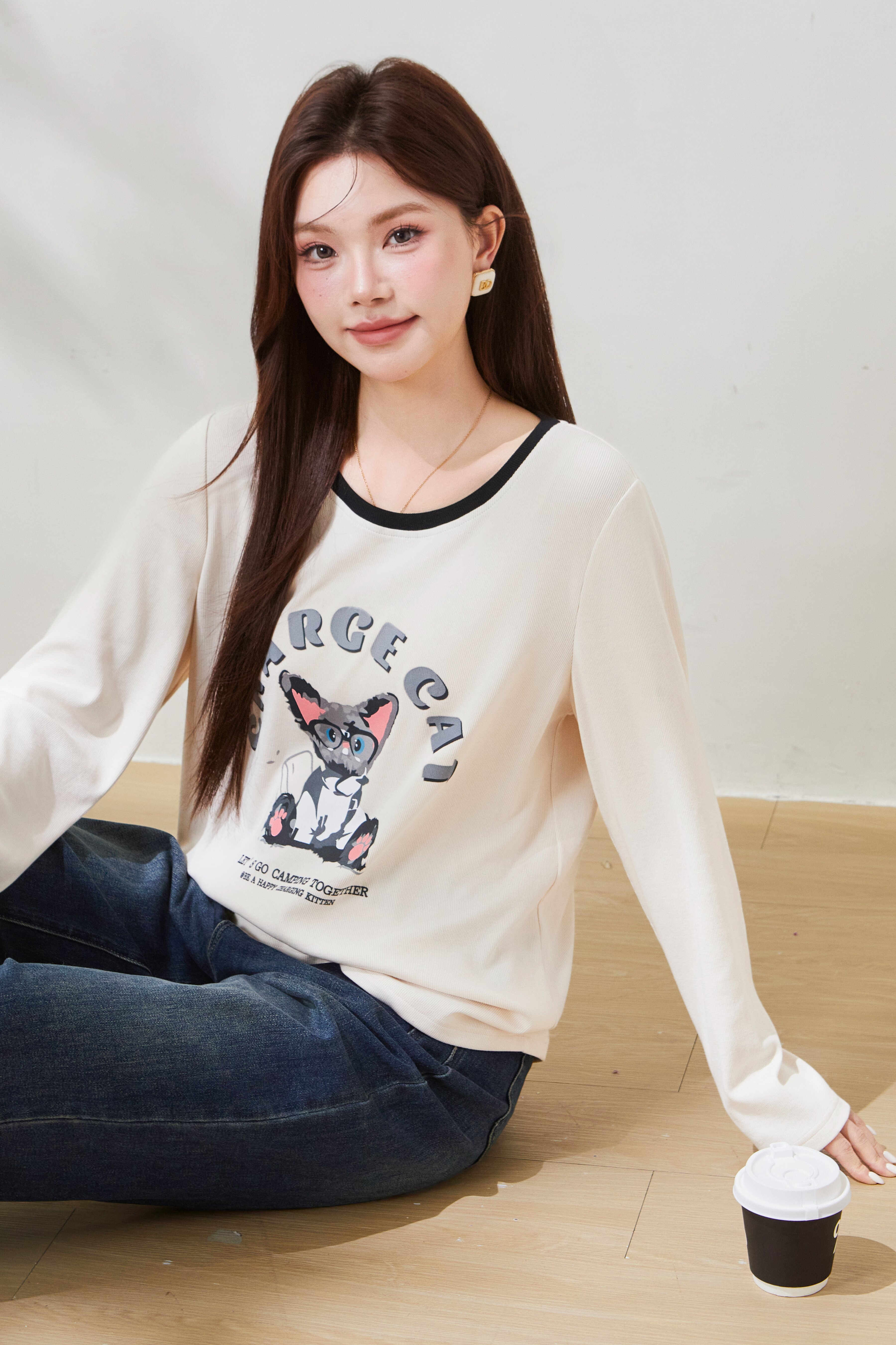 Round-neck color-block cat print top FCZ7082