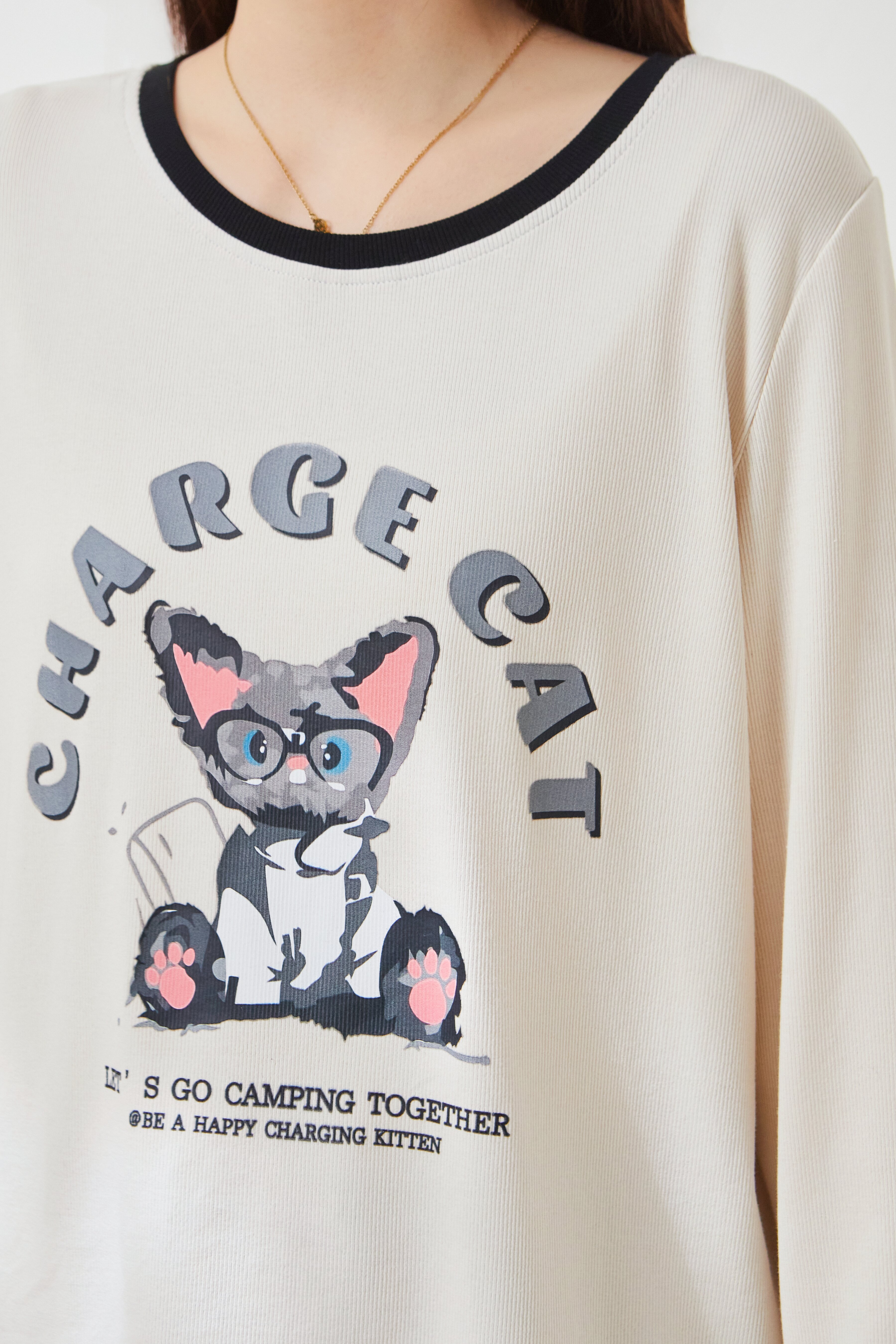 Round-neck color-block cat print top FCZ7082