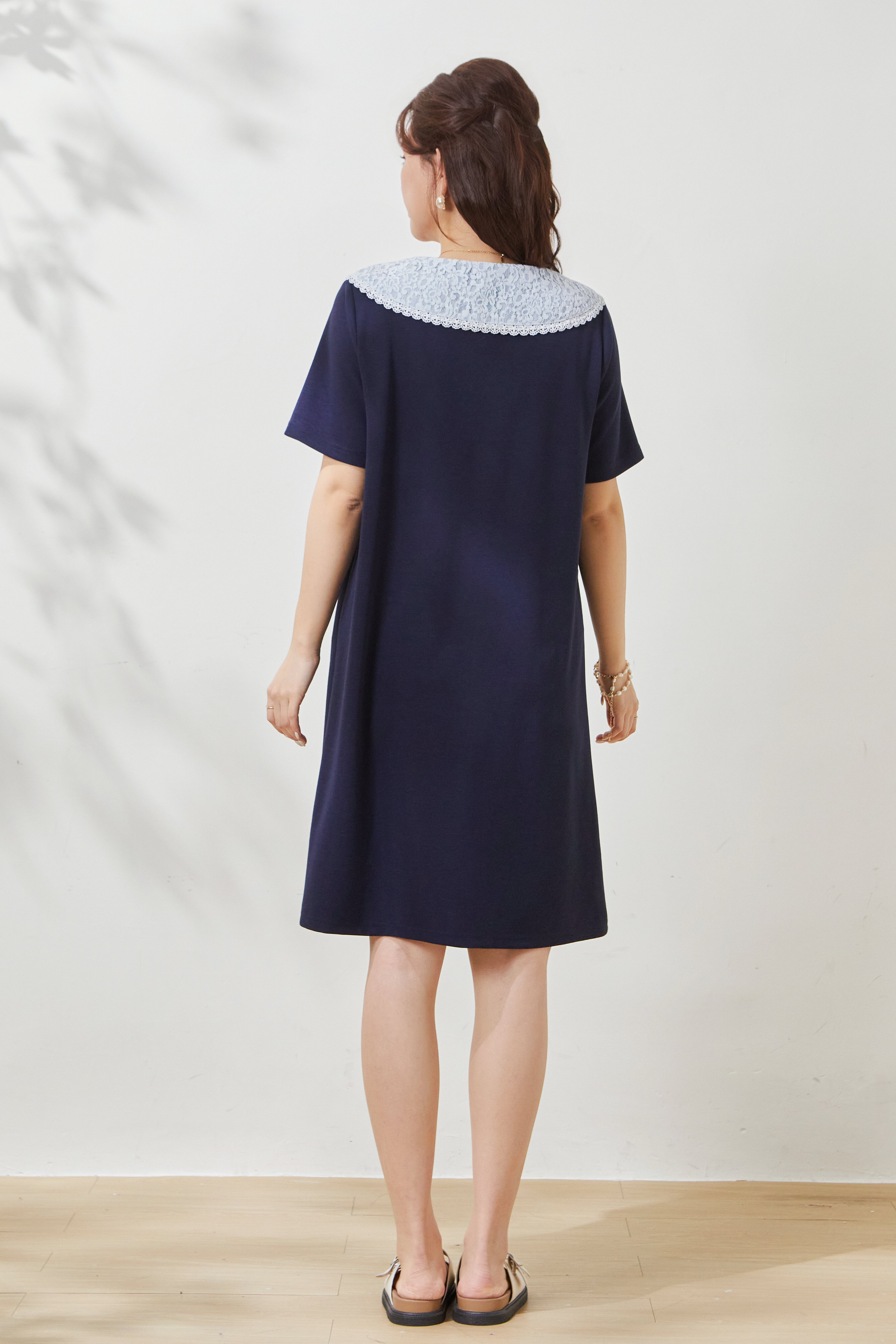Two-tone navy collar dress with lace trim FXQ7051