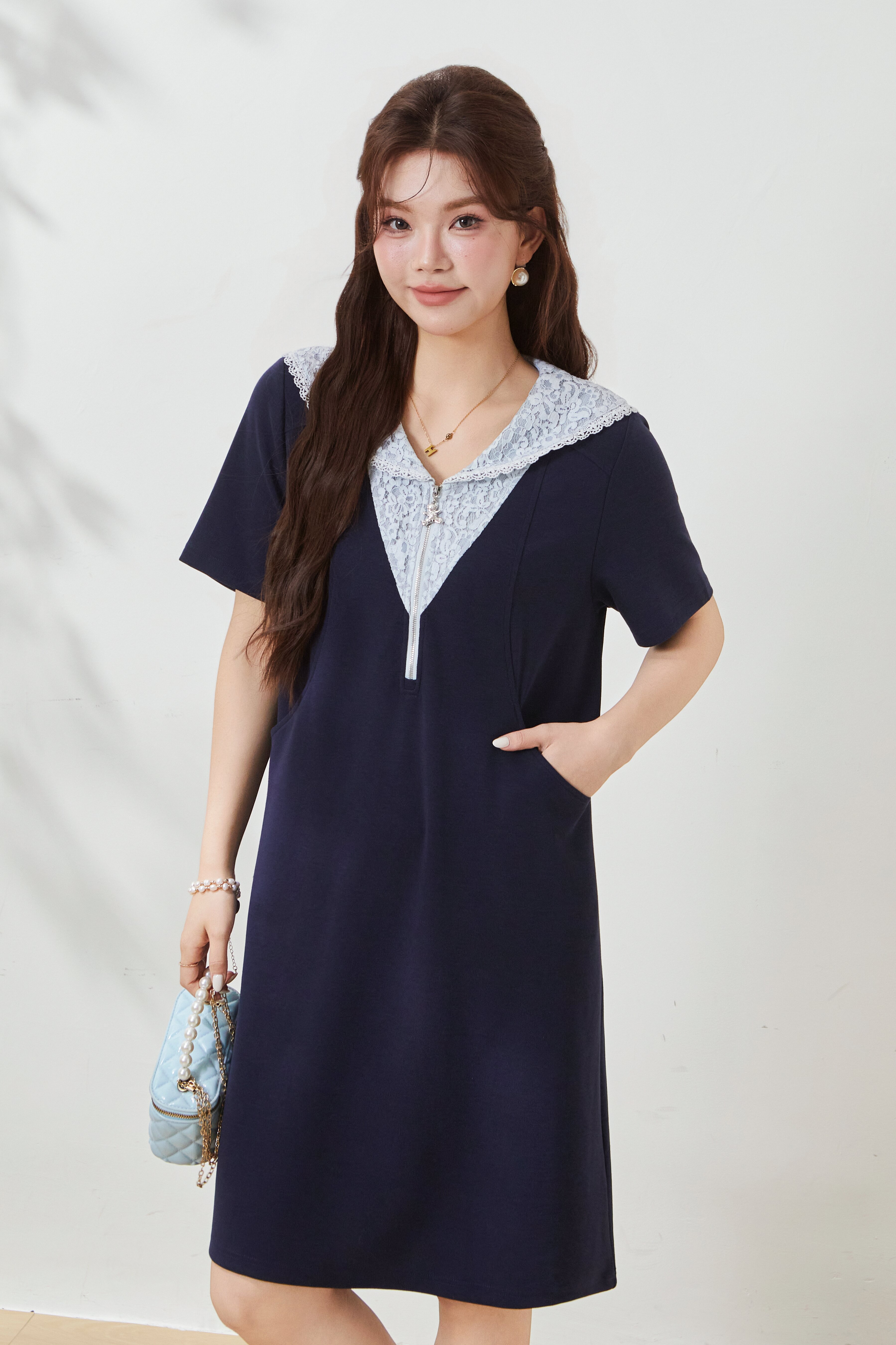 Two-tone navy collar dress with lace trim FXQ7051