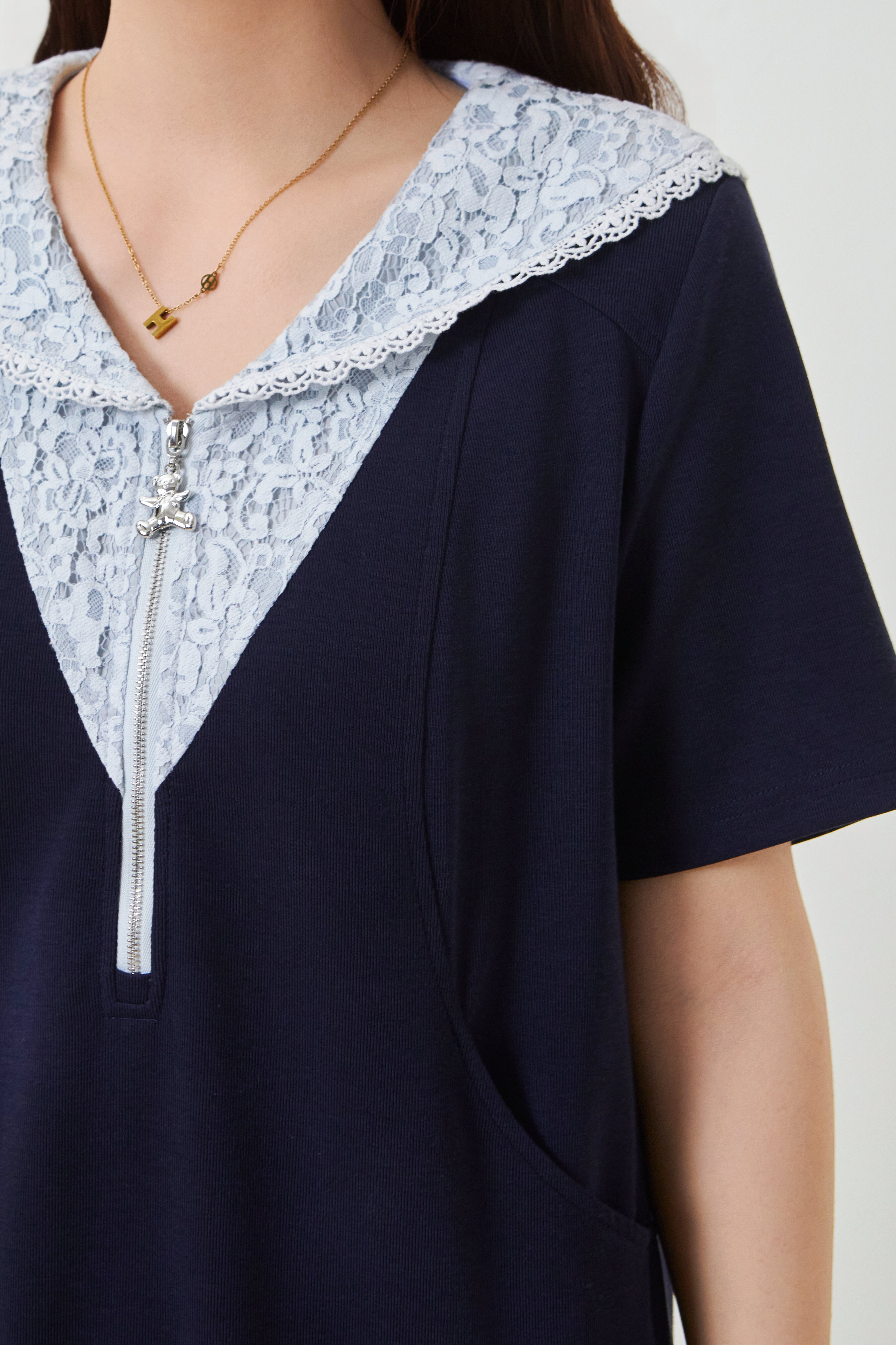 Two-tone navy collar dress with lace trim FXQ7051