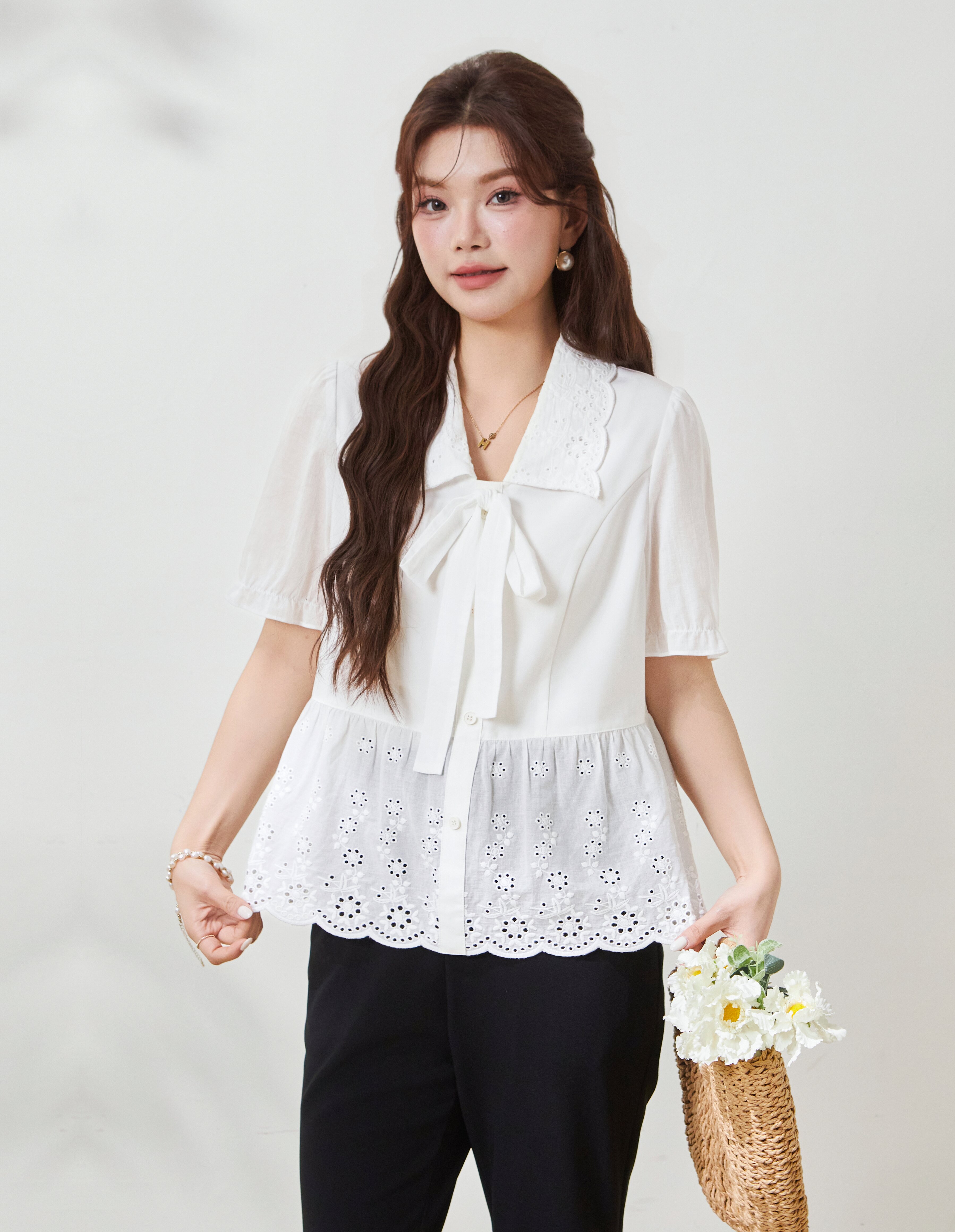 Waist-cinching heavy embroidery top FXA7058