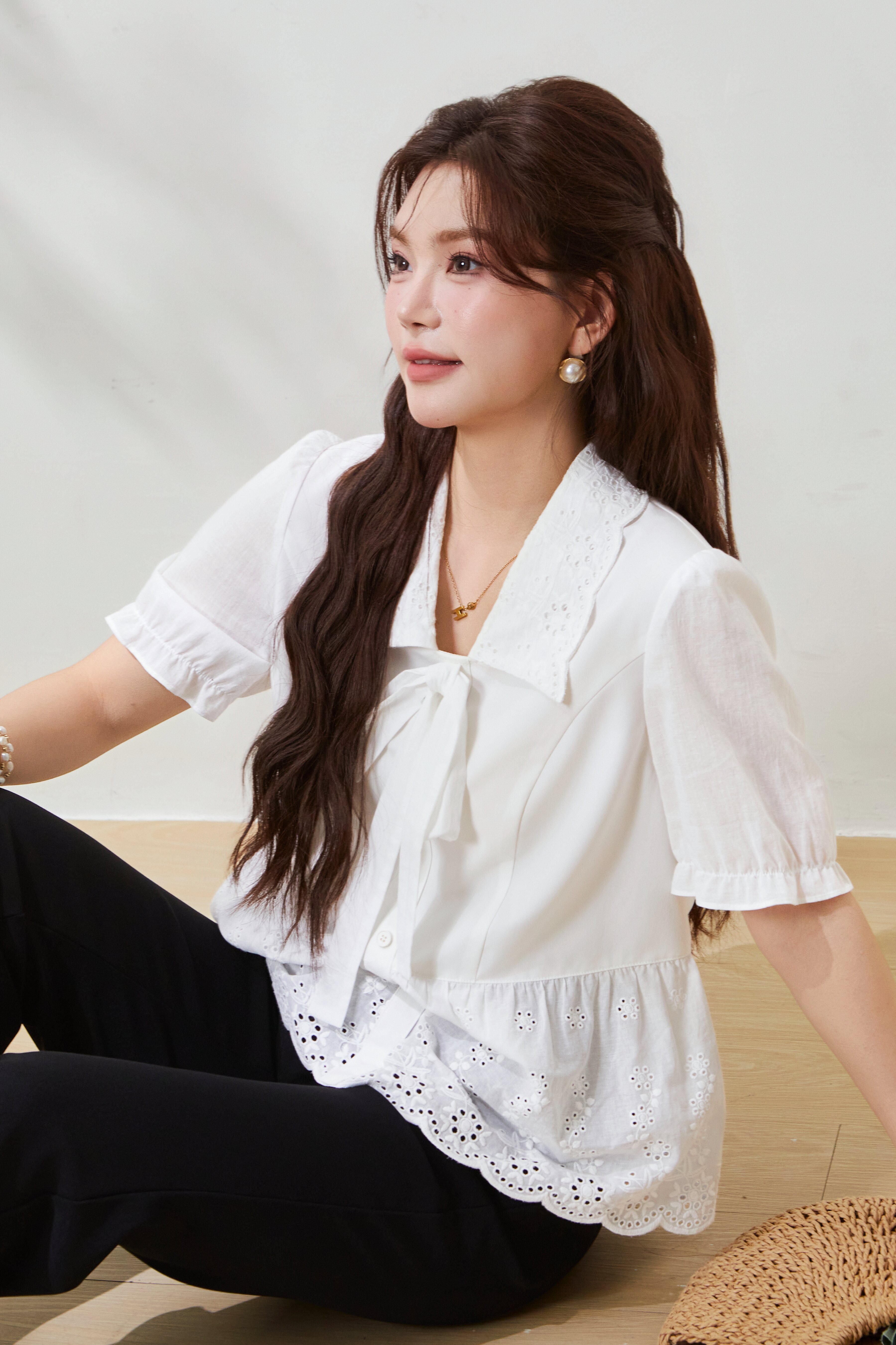 Waist-cinching heavy embroidery top FXA7058