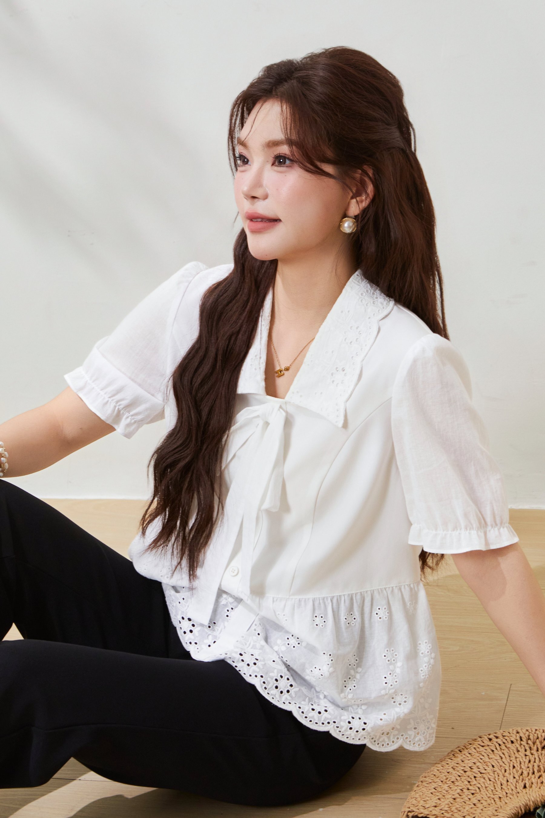 Waist-cinching heavy embroidery top FXA7058