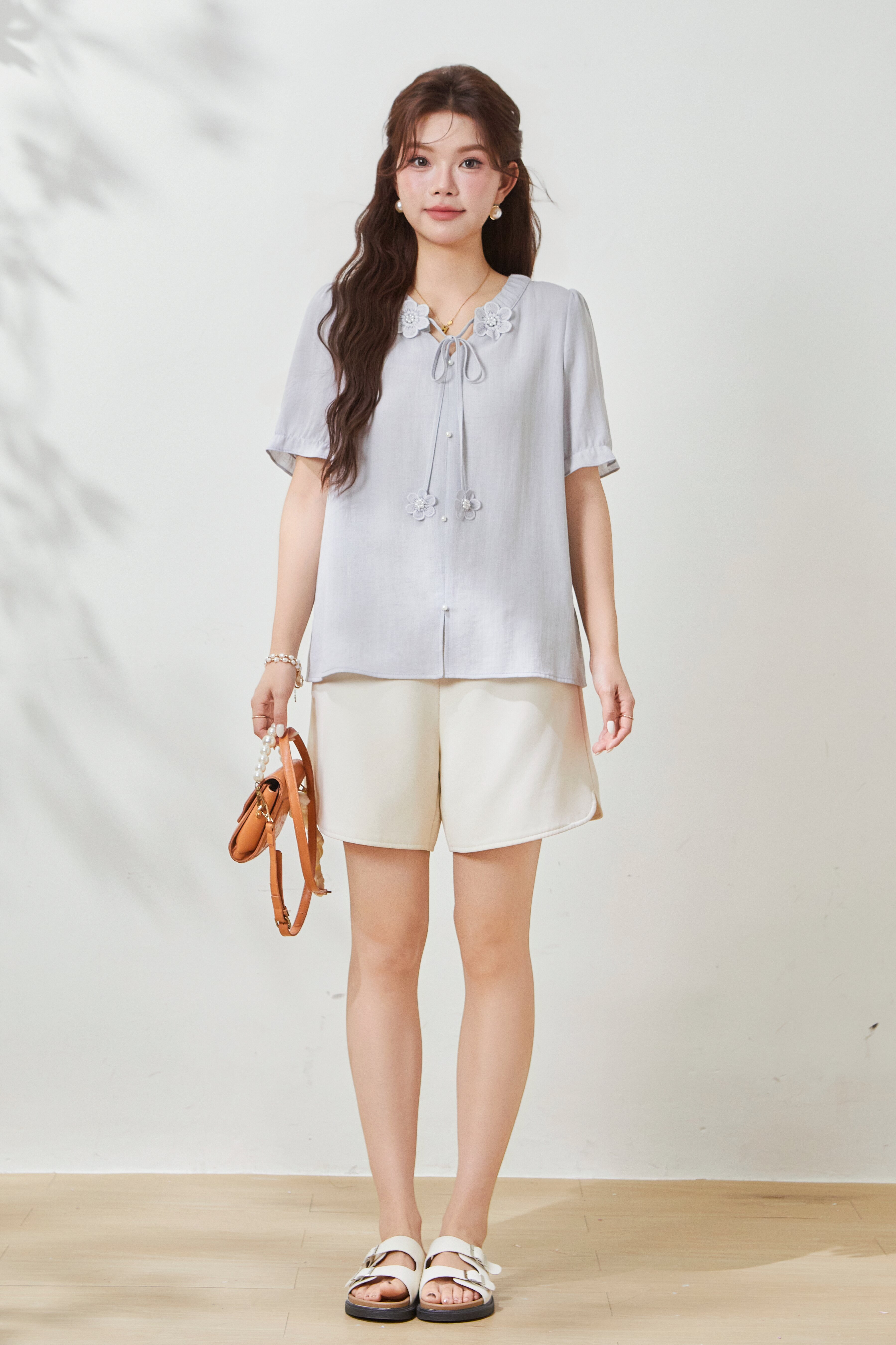 Round-neck pleated three-dimensional floral top FXA7035