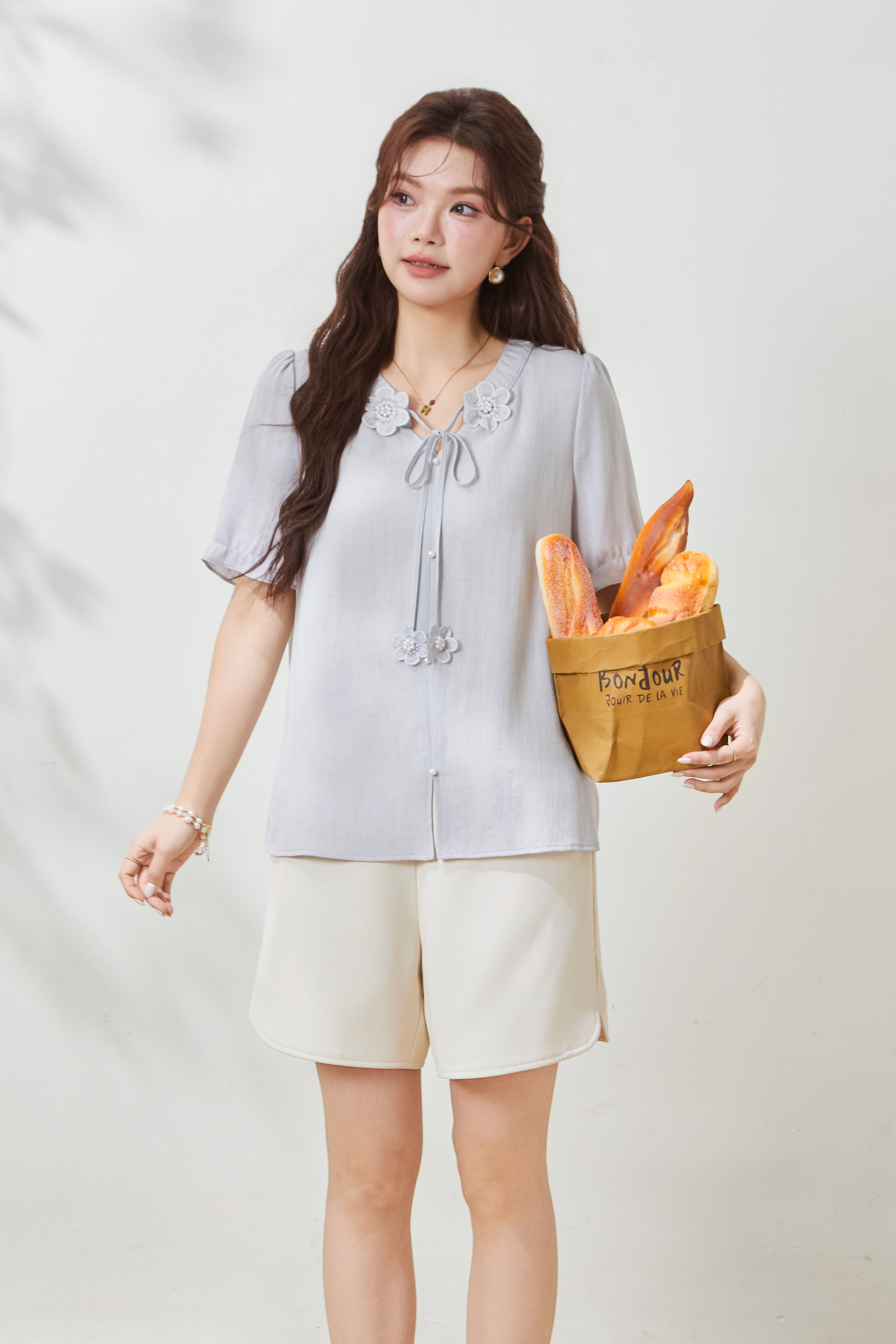 Round-neck pleated three-dimensional floral top FXA7035