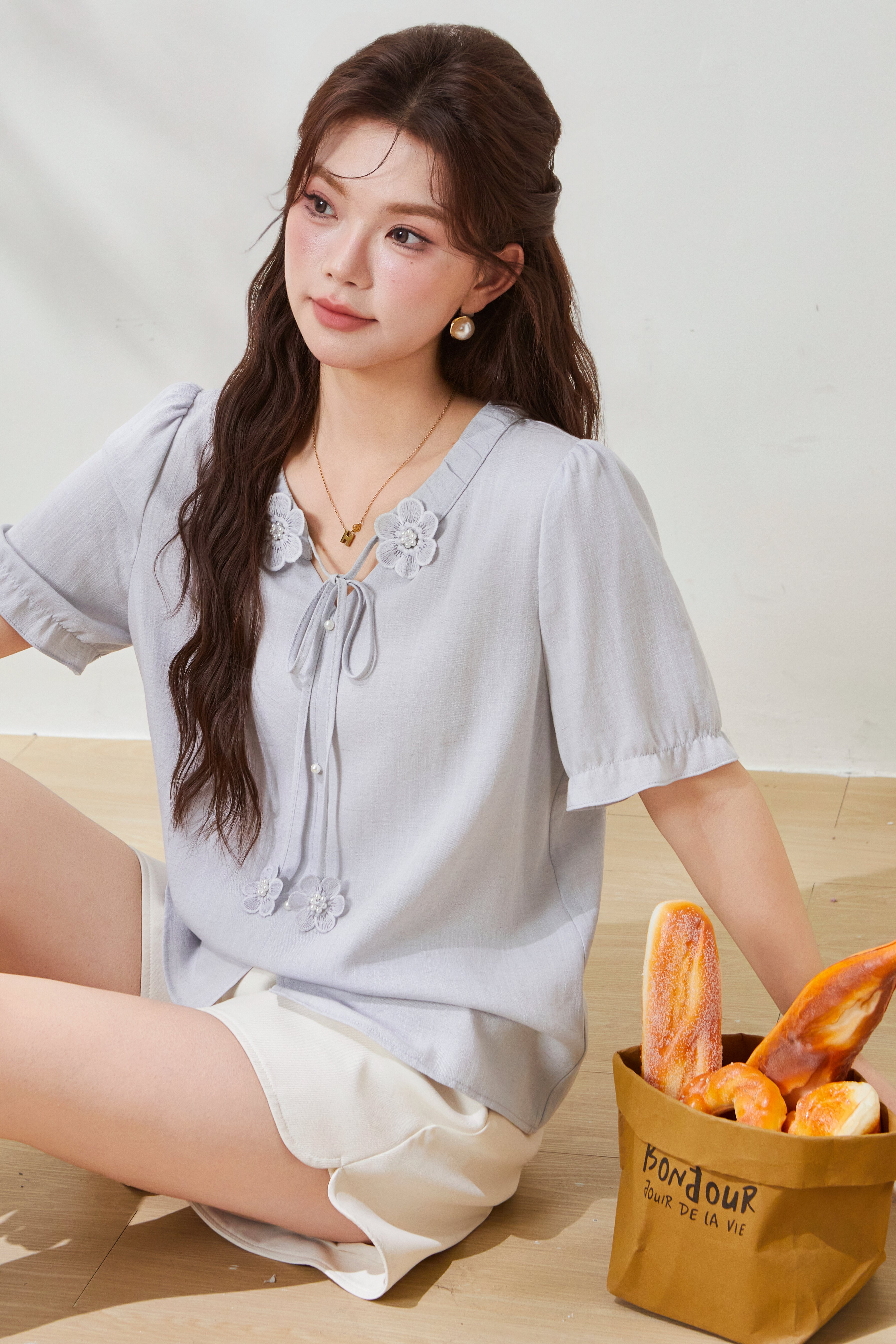 Round-neck pleated three-dimensional floral top FXA7035