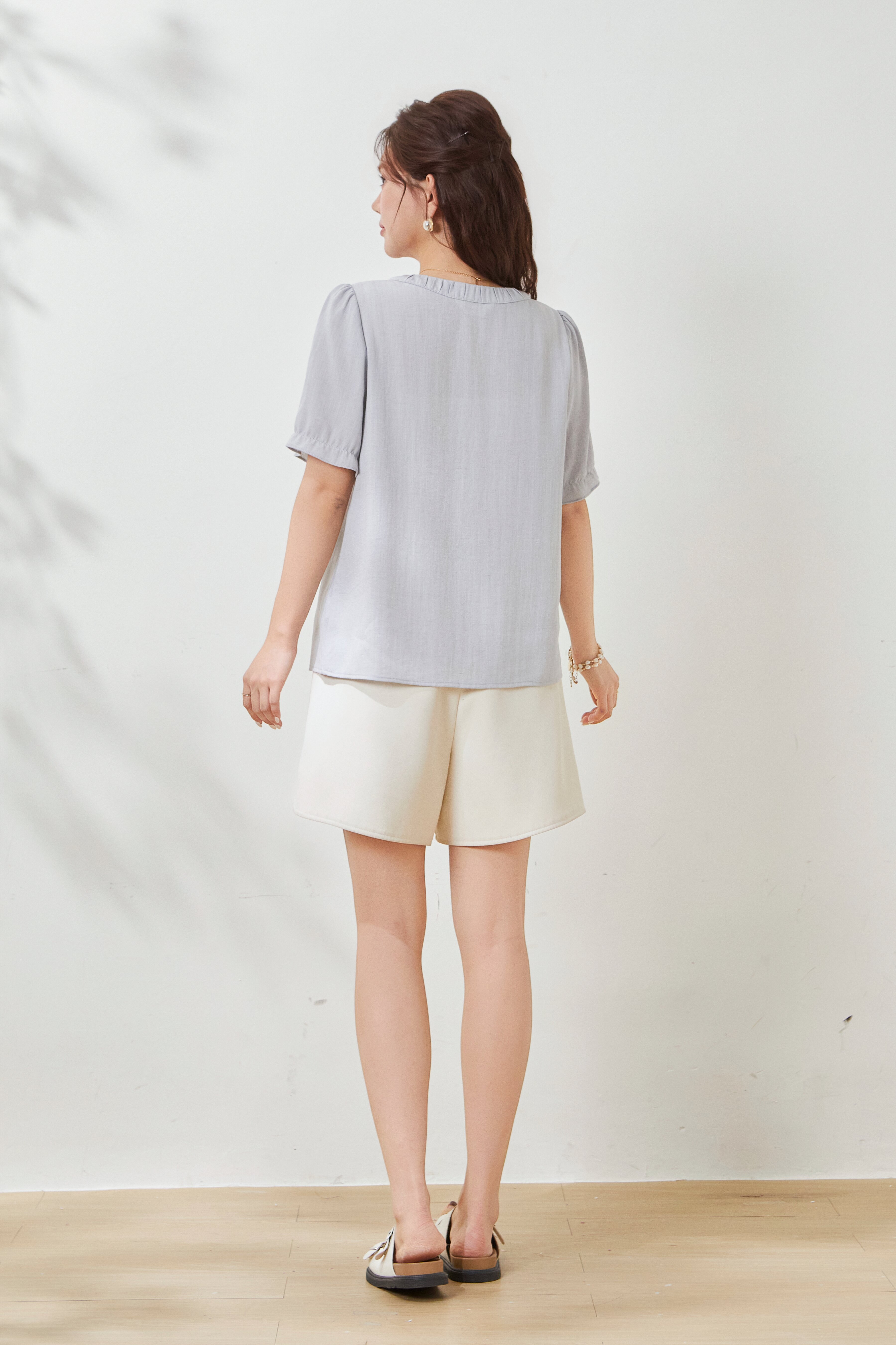 Round-neck pleated three-dimensional floral top FXA7035