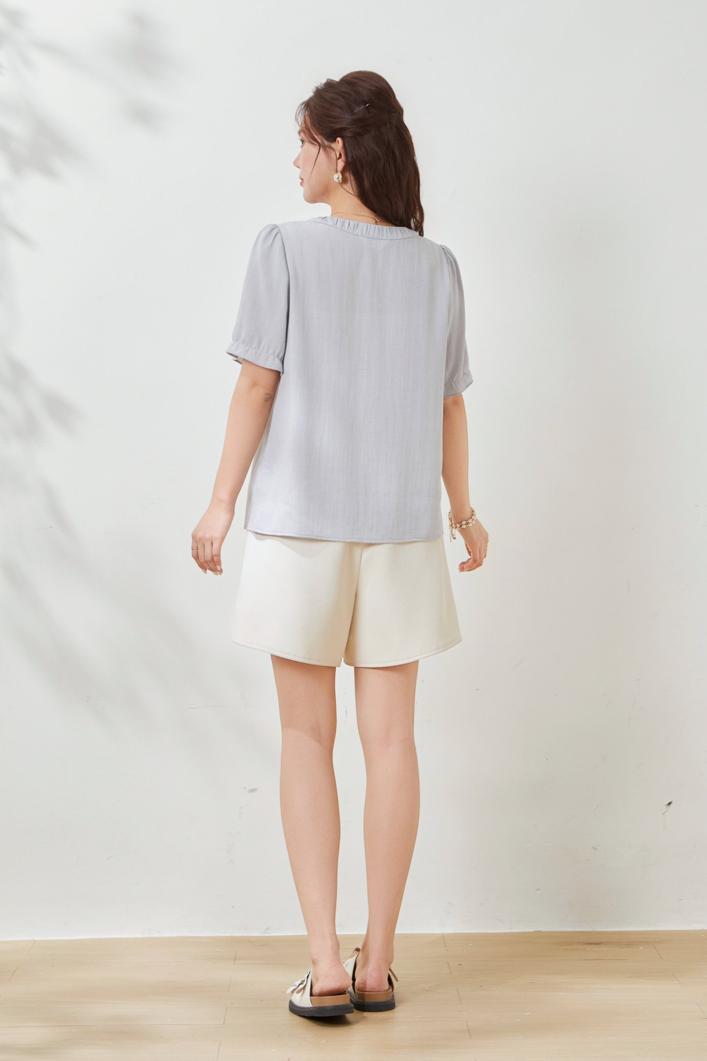 Round-neck pleated three-dimensional floral top FXA7035