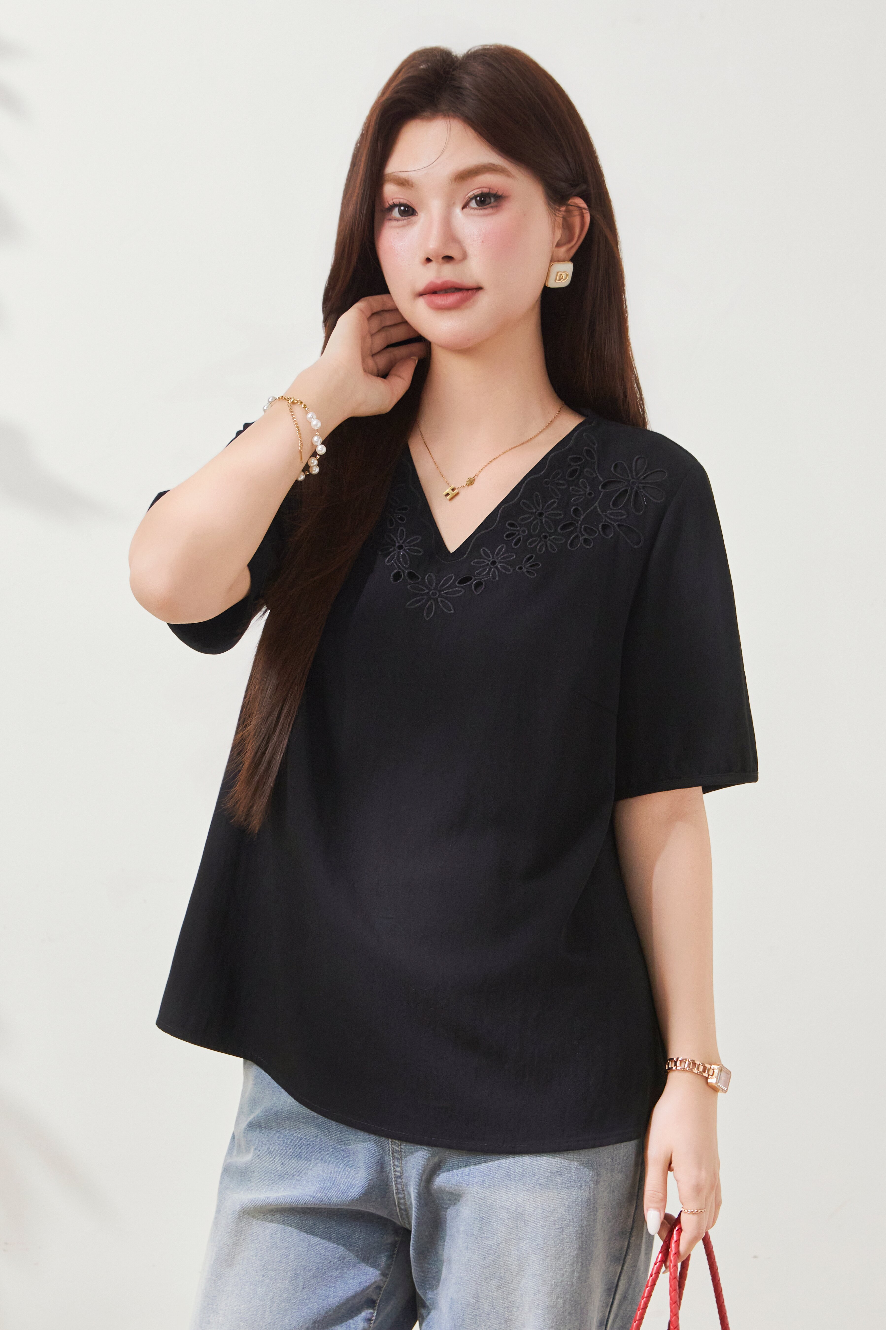 V-neck hollow embroidered top FXA8005