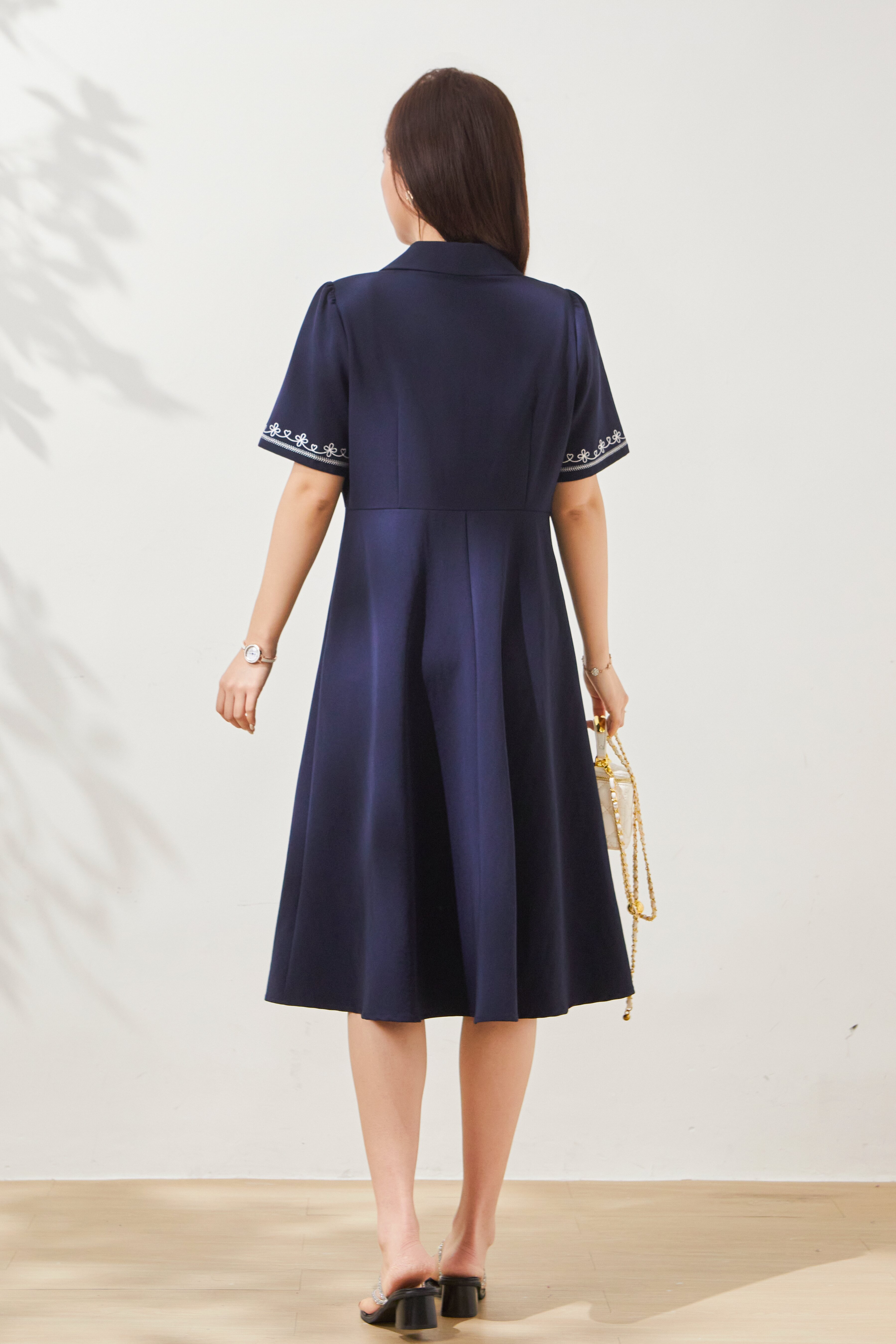 Retro embroidered waist cinching slimming shirt dress FXQ8036