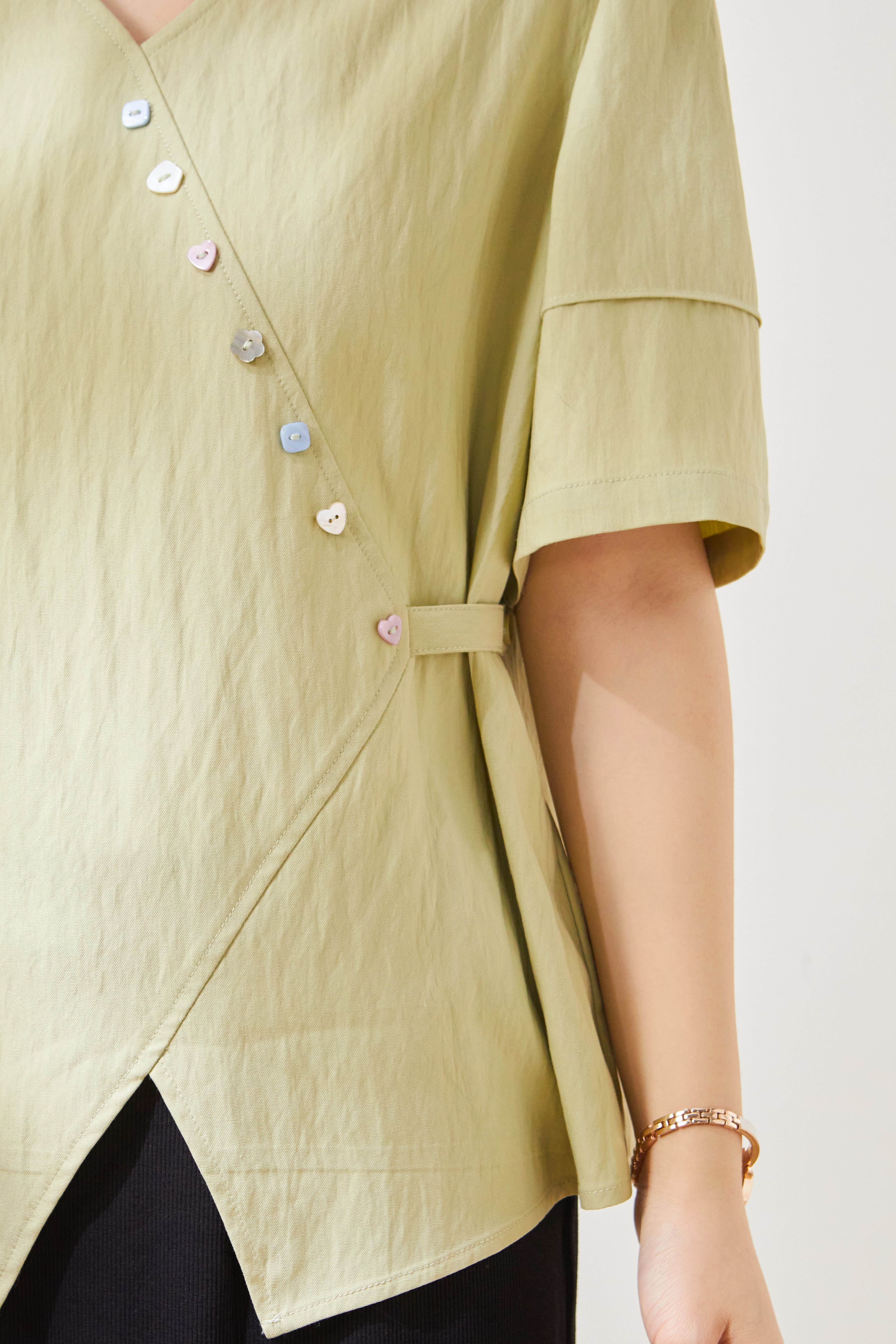 Tie-waist V-neck blouse FXA8008