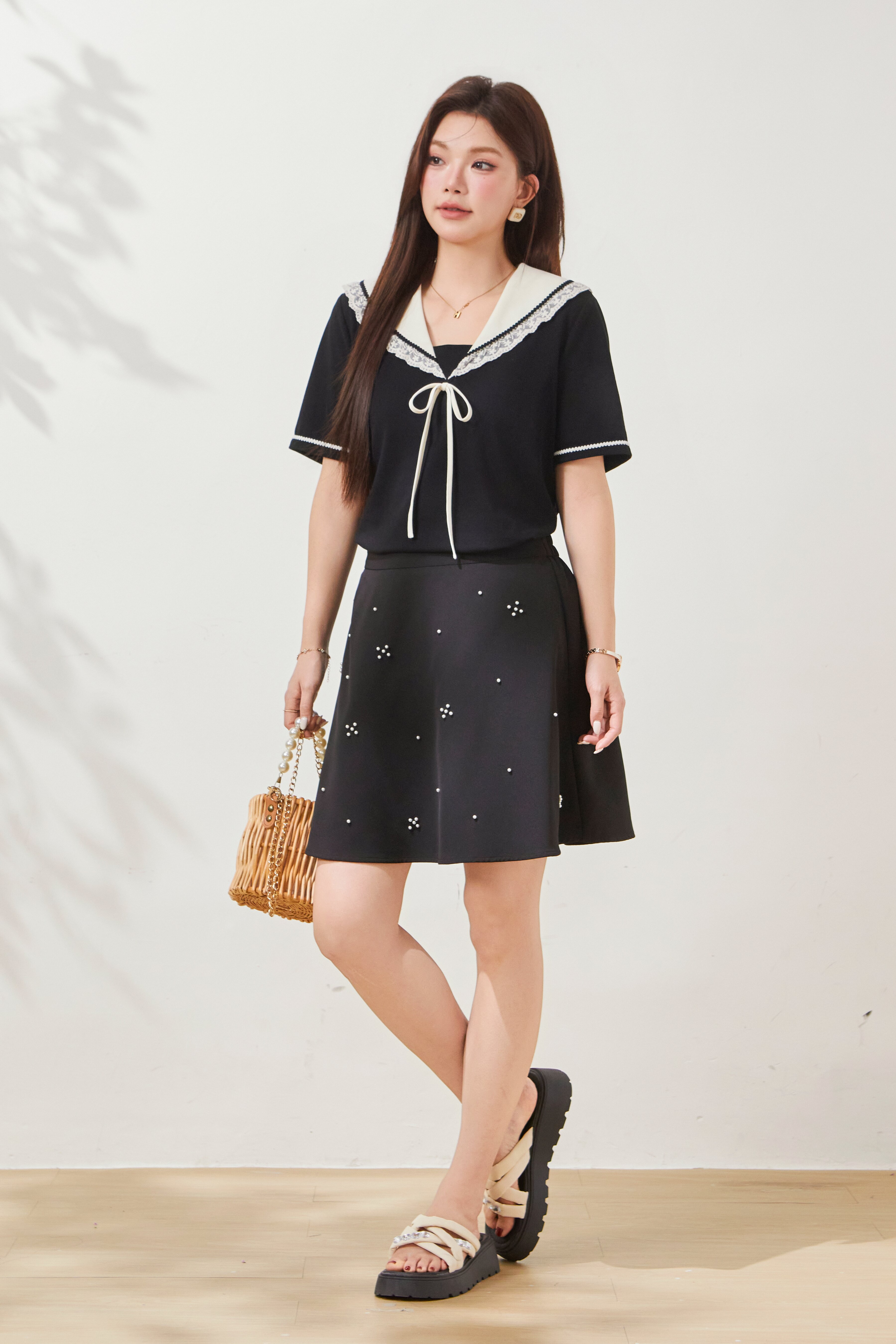 Lace Age Reducing Navy Collar Cross Color T-shirt FXA8023