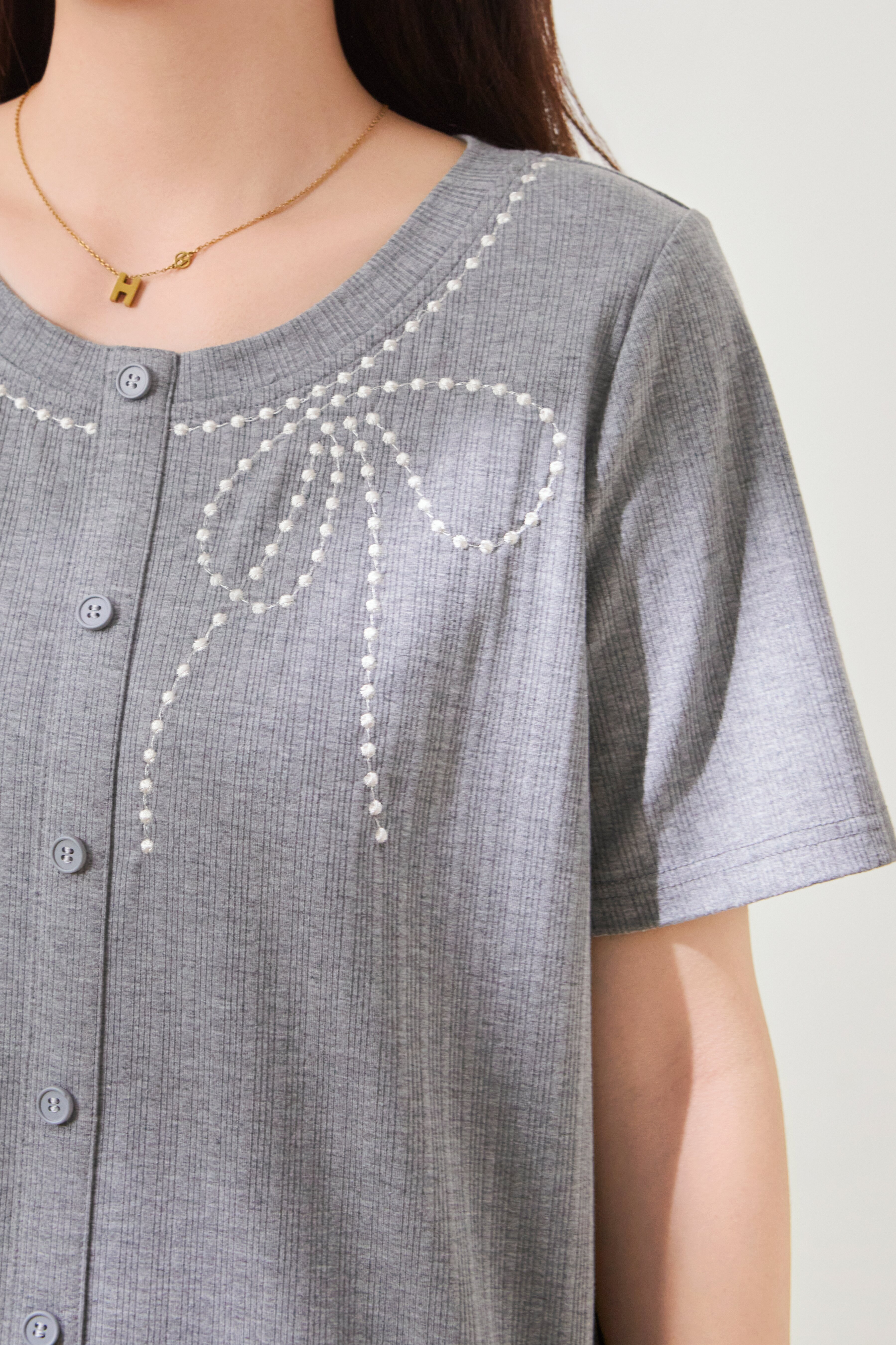 Round-neck bow embroidered T-shirt FXZ8038