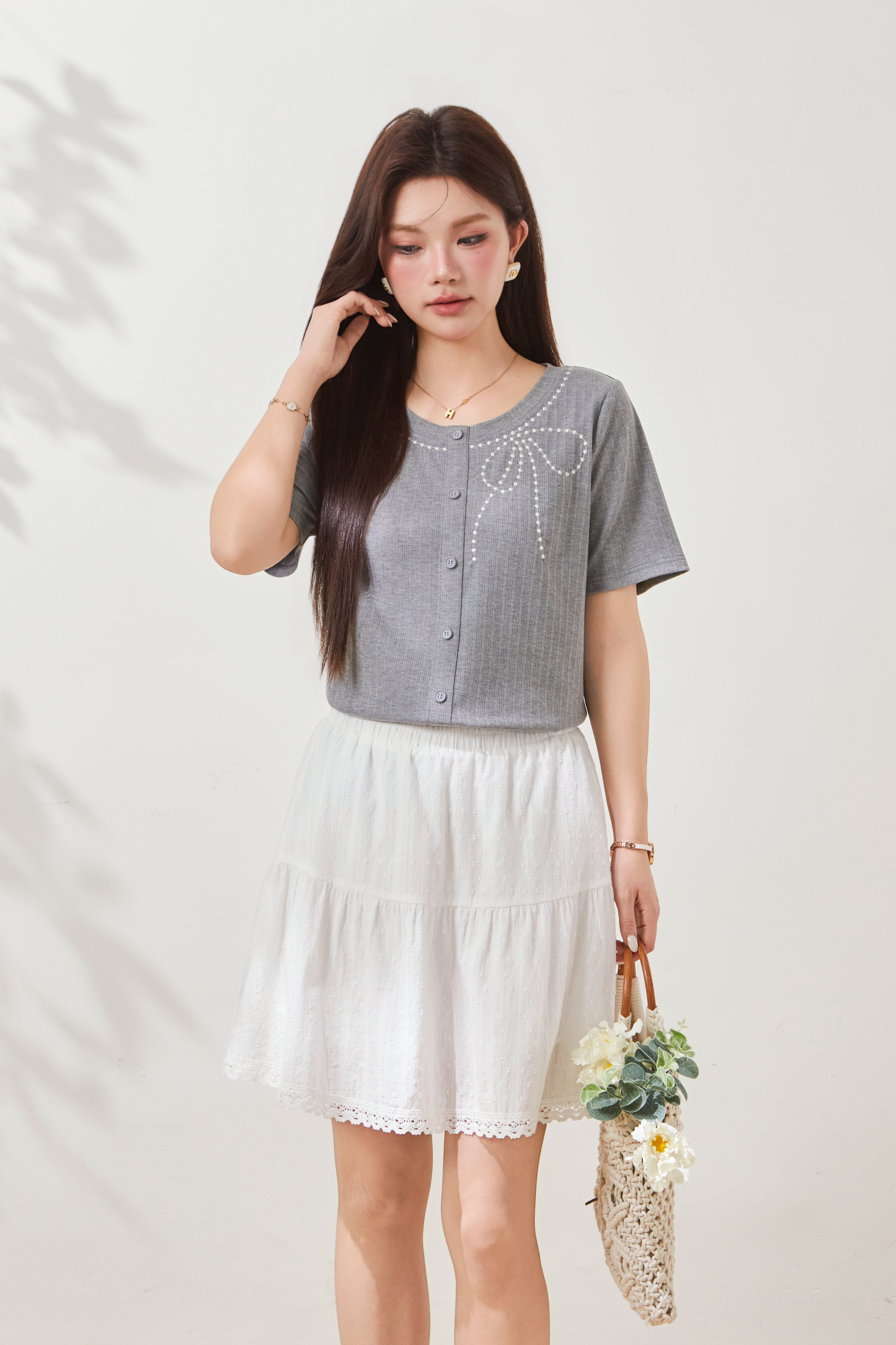Round-neck bow embroidered T-shirt FXZ8038